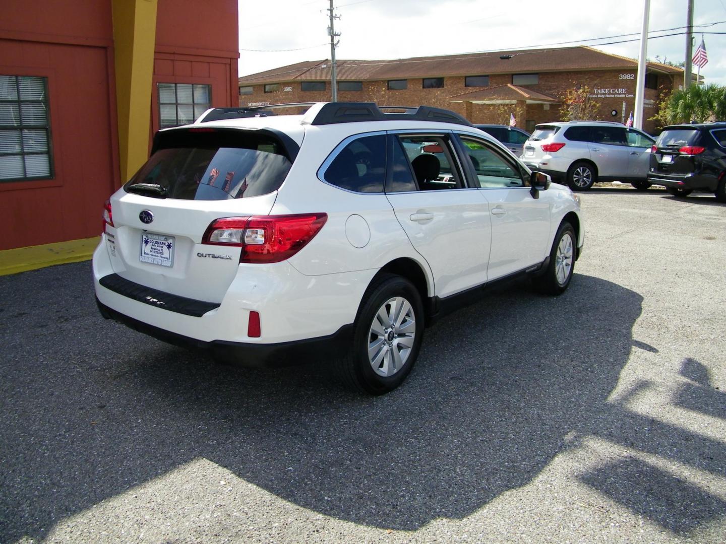 2015 White /Grey Subaru Outback 2.5i Premium (4S4BSBFC0F3) with an 2.5L H4 DOHC 16V engine, 6-Speed Automatic transmission, located at 4000 Bee Ridge Road, Sarasota, FL, 34233, (941) 926-0300, 27.298664, -82.489151 - Photo#9