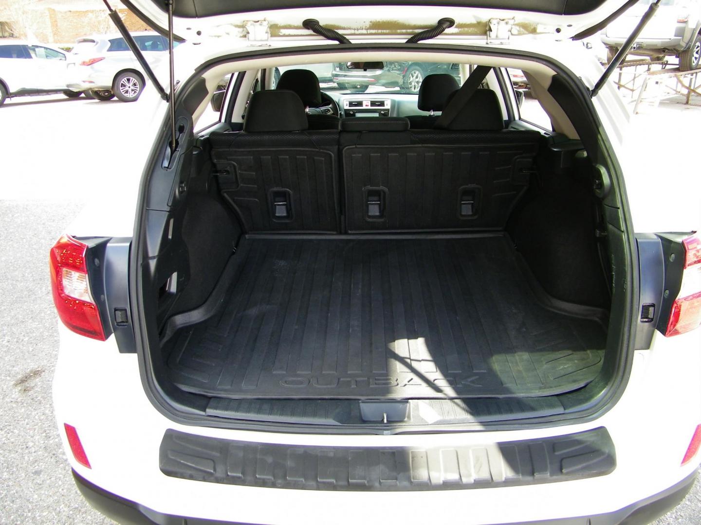 2015 White /Grey Subaru Outback 2.5i Premium (4S4BSBFC0F3) with an 2.5L H4 DOHC 16V engine, 6-Speed Automatic transmission, located at 4000 Bee Ridge Road, Sarasota, FL, 34233, (941) 926-0300, 27.298664, -82.489151 - Photo#11