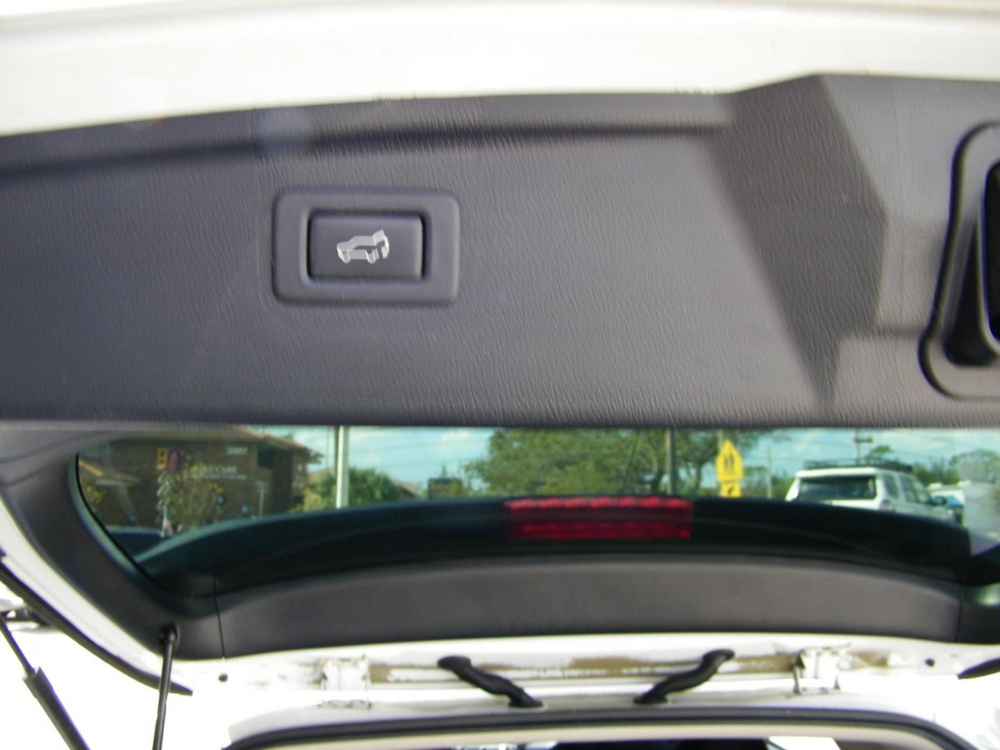 2015 White /Grey Subaru Outback 2.5i Premium (4S4BSBFC0F3) with an 2.5L H4 DOHC 16V engine, 6-Speed Automatic transmission, located at 4000 Bee Ridge Road, Sarasota, FL, 34233, (941) 926-0300, 27.298664, -82.489151 - Photo#14