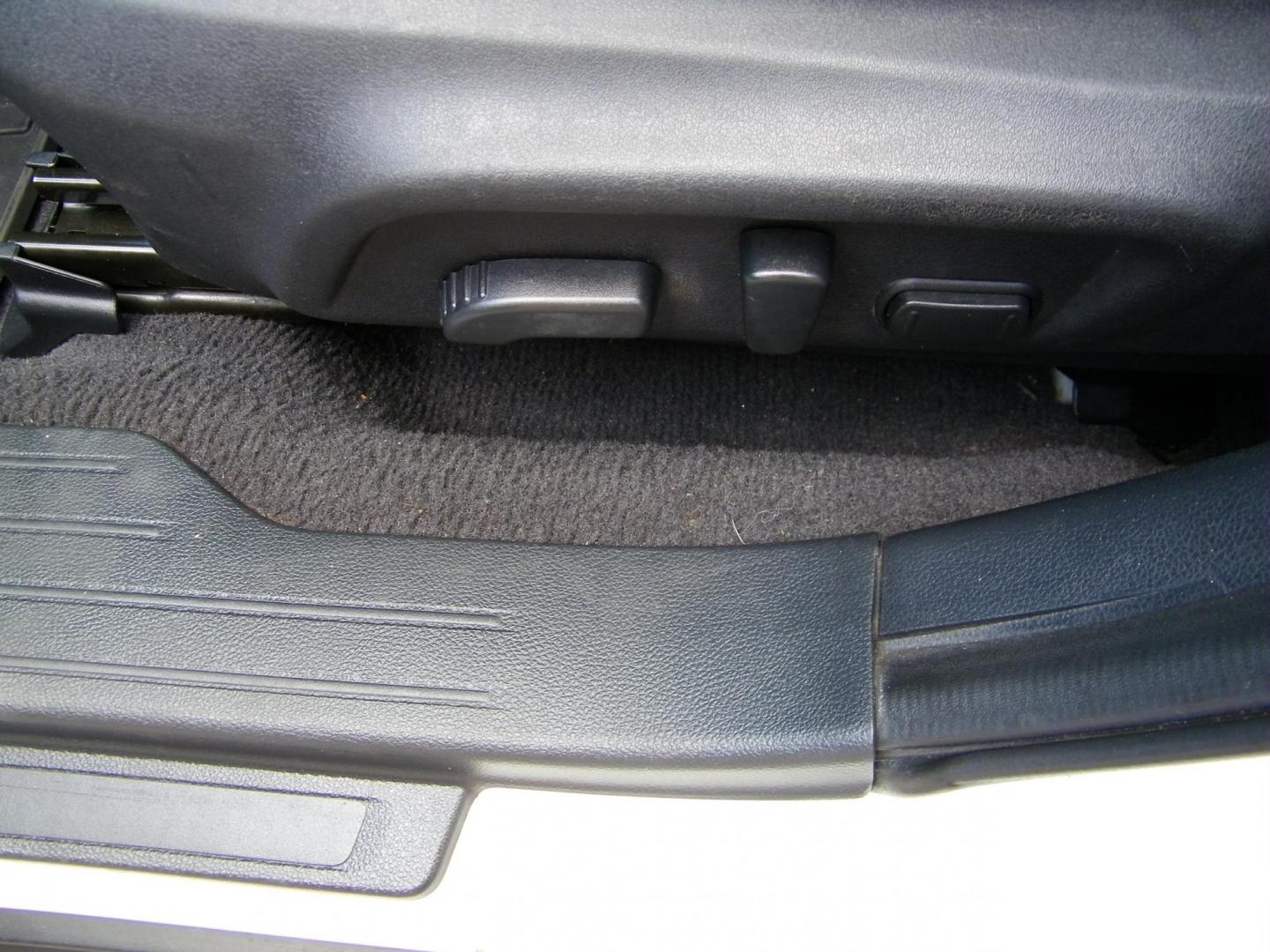 2015 White /Grey Subaru Outback 2.5i Premium (4S4BSBFC0F3) with an 2.5L H4 DOHC 16V engine, 6-Speed Automatic transmission, located at 4000 Bee Ridge Road, Sarasota, FL, 34233, (941) 926-0300, 27.298664, -82.489151 - Photo#21