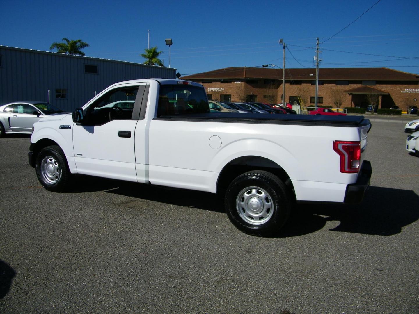 2016 White /Gray Ford F-150 XL 6.5-ft. Bed 2WD (1FTNF1CG9GK) with an 3.5L V6 TURBO engine, 6A transmission, located at 4000 Bee Ridge Road, Sarasota, FL, 34233, (941) 926-0300, 27.298664, -82.489151 - Photo#3