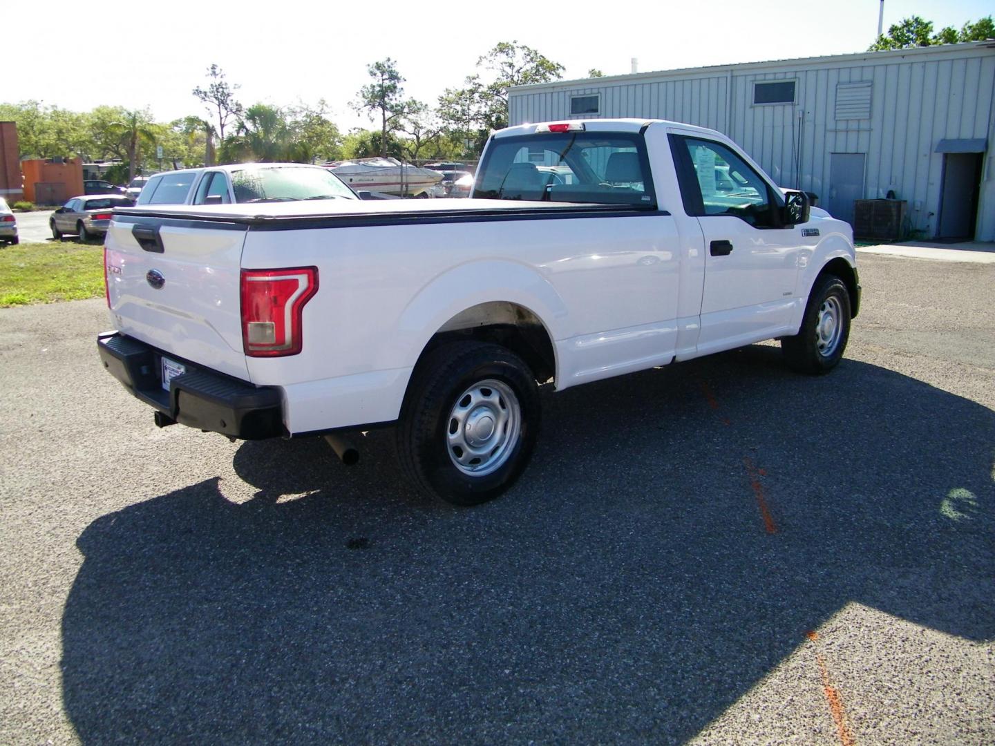 2016 White /Gray Ford F-150 XL 6.5-ft. Bed 2WD (1FTNF1CG9GK) with an 3.5L V6 TURBO engine, 6A transmission, located at 4000 Bee Ridge Road, Sarasota, FL, 34233, (941) 926-0300, 27.298664, -82.489151 - Photo#5