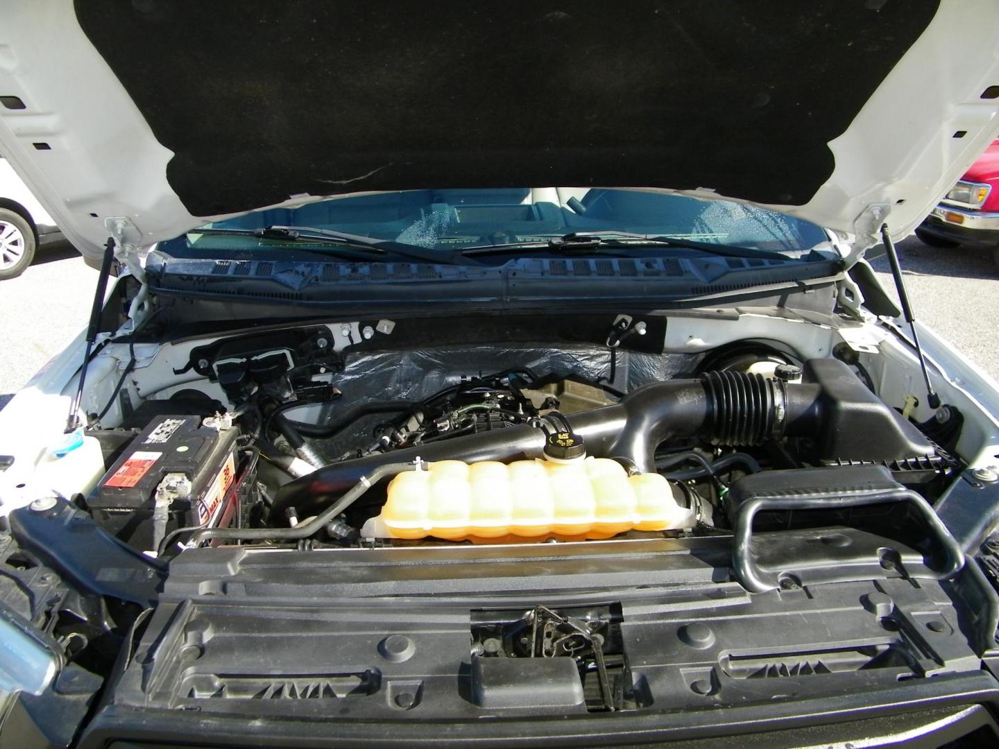 2016 White /Gray Ford F-150 XL 6.5-ft. Bed 2WD (1FTNF1CG9GK) with an 3.5L V6 TURBO engine, 6A transmission, located at 4000 Bee Ridge Road, Sarasota, FL, 34233, (941) 926-0300, 27.298664, -82.489151 - Photo#10