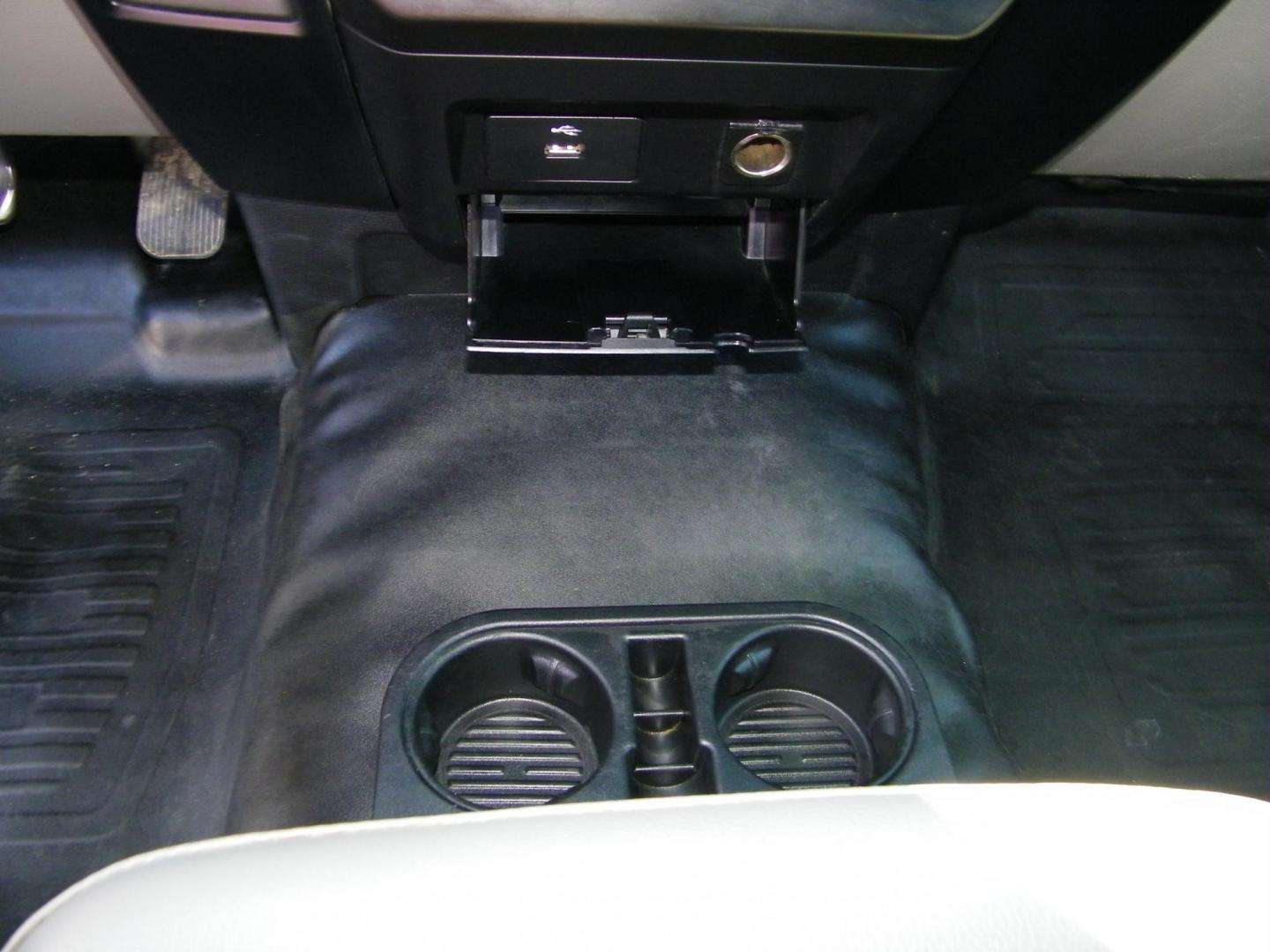 2016 White /Gray Ford F-150 XL 6.5-ft. Bed 2WD (1FTNF1CG9GK) with an 3.5L V6 TURBO engine, 6A transmission, located at 4000 Bee Ridge Road, Sarasota, FL, 34233, (941) 926-0300, 27.298664, -82.489151 - Photo#19