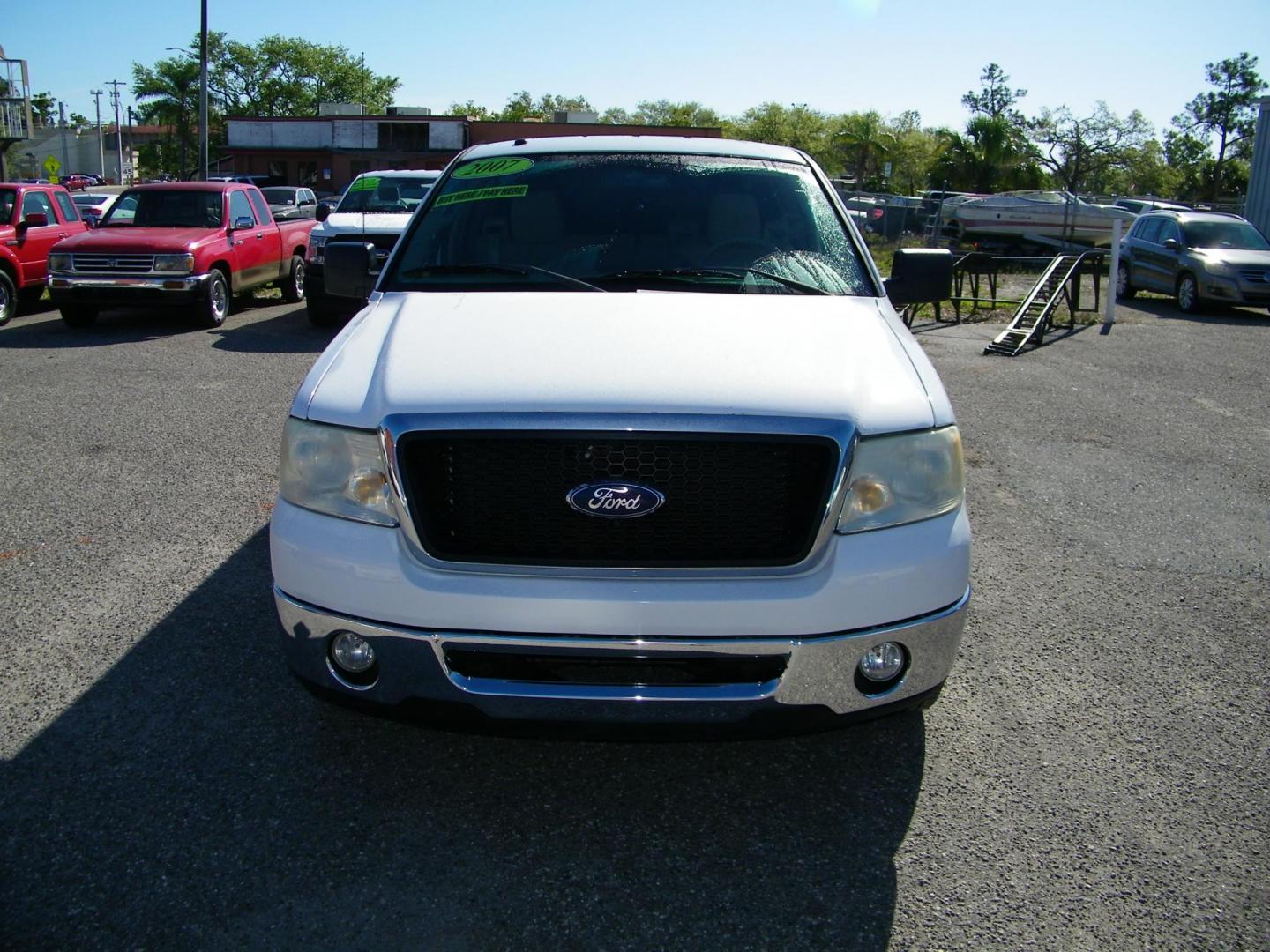 2007 White /Beige Ford F-150 STX 2WD (1FTRF12207N) with an 4.2L V6 OHV 12V engine, Automatic transmission, located at 4000 Bee Ridge Road, Sarasota, FL, 34233, (941) 926-0300, 27.298664, -82.489151 - Photo#1