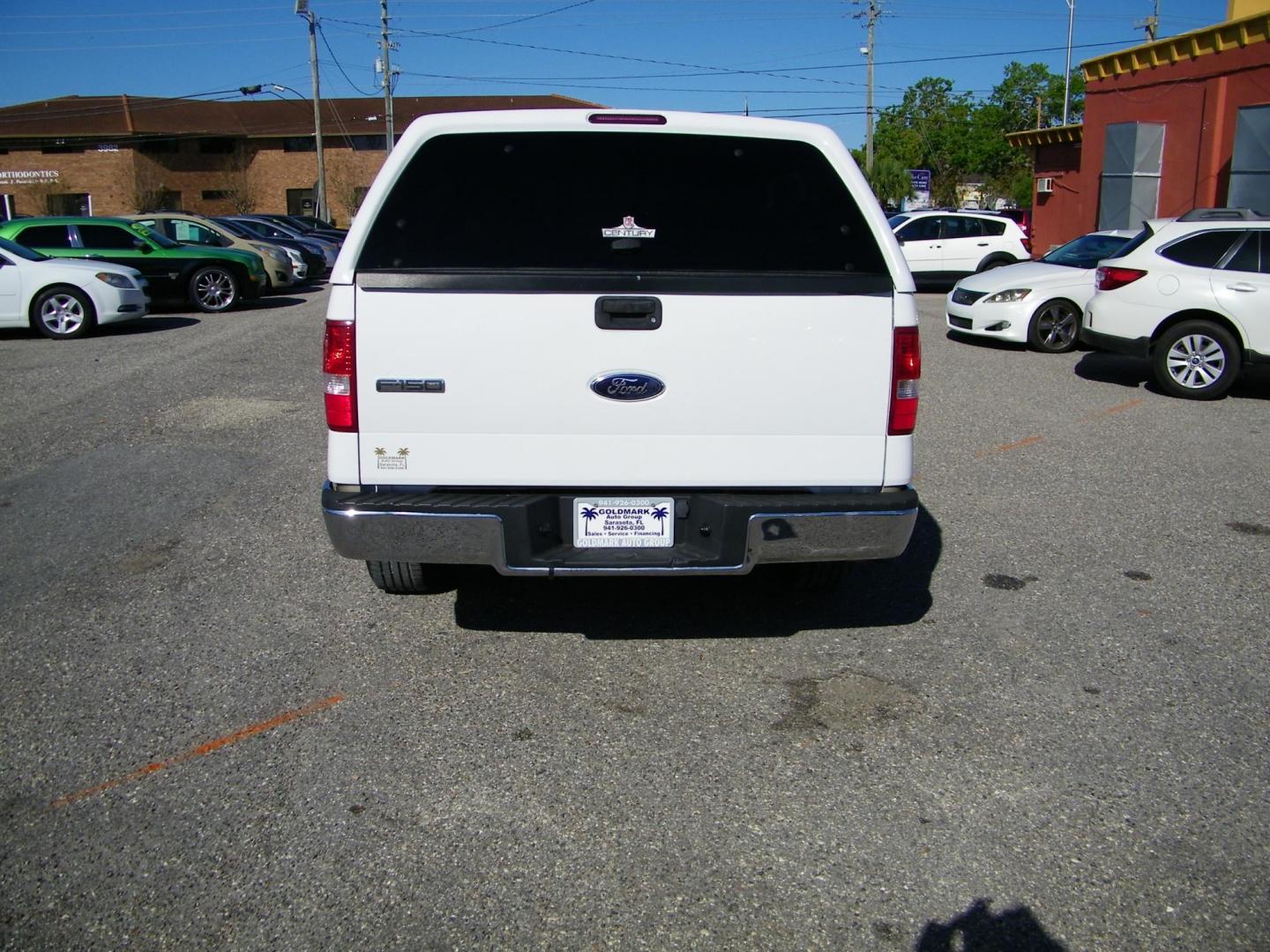2007 White /Beige Ford F-150 STX 2WD (1FTRF12207N) with an 4.2L V6 OHV 12V engine, Automatic transmission, located at 4000 Bee Ridge Road, Sarasota, FL, 34233, (941) 926-0300, 27.298664, -82.489151 - Photo#4