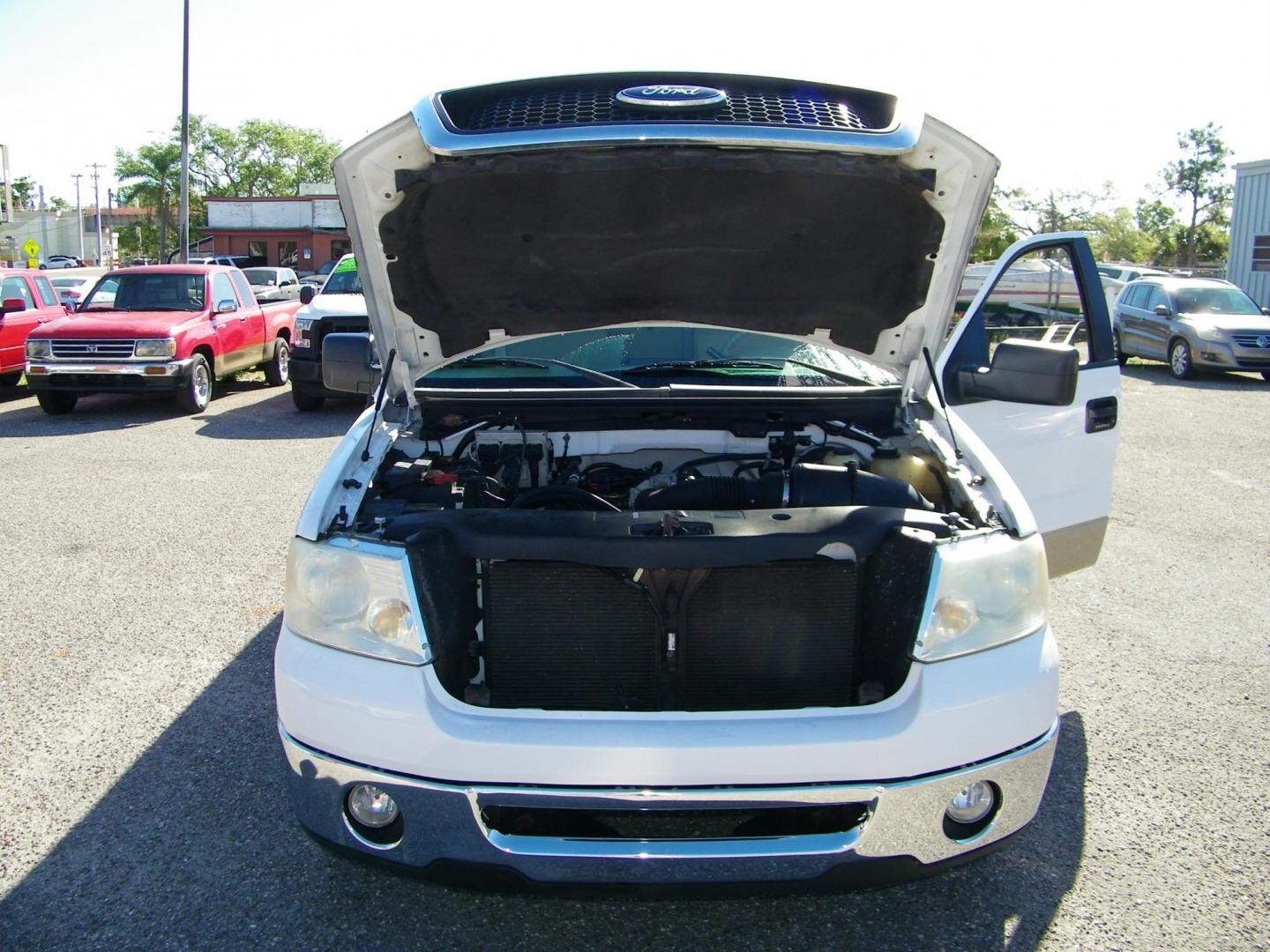 2007 White /Beige Ford F-150 STX 2WD (1FTRF12207N) with an 4.2L V6 OHV 12V engine, Automatic transmission, located at 4000 Bee Ridge Road, Sarasota, FL, 34233, (941) 926-0300, 27.298664, -82.489151 - Photo#9
