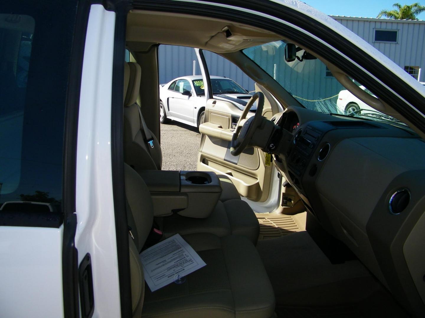 2007 White /Beige Ford F-150 STX 2WD (1FTRF12207N) with an 4.2L V6 OHV 12V engine, Automatic transmission, located at 4000 Bee Ridge Road, Sarasota, FL, 34233, (941) 926-0300, 27.298664, -82.489151 - Photo#12