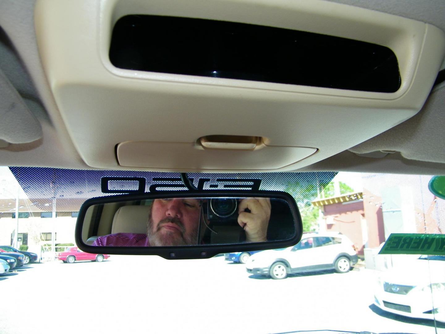 2007 White /Beige Ford F-150 STX 2WD (1FTRF12207N) with an 4.2L V6 OHV 12V engine, Automatic transmission, located at 4000 Bee Ridge Road, Sarasota, FL, 34233, (941) 926-0300, 27.298664, -82.489151 - Photo#19