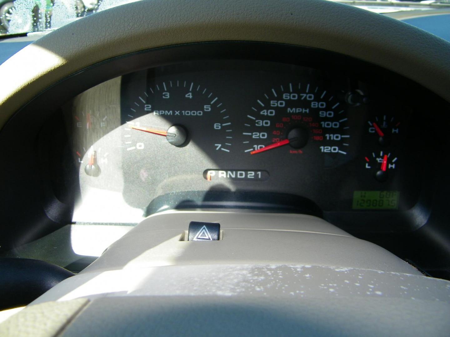 2007 White /Beige Ford F-150 STX 2WD (1FTRF12207N) with an 4.2L V6 OHV 12V engine, Automatic transmission, located at 4000 Bee Ridge Road, Sarasota, FL, 34233, (941) 926-0300, 27.298664, -82.489151 - Photo#21