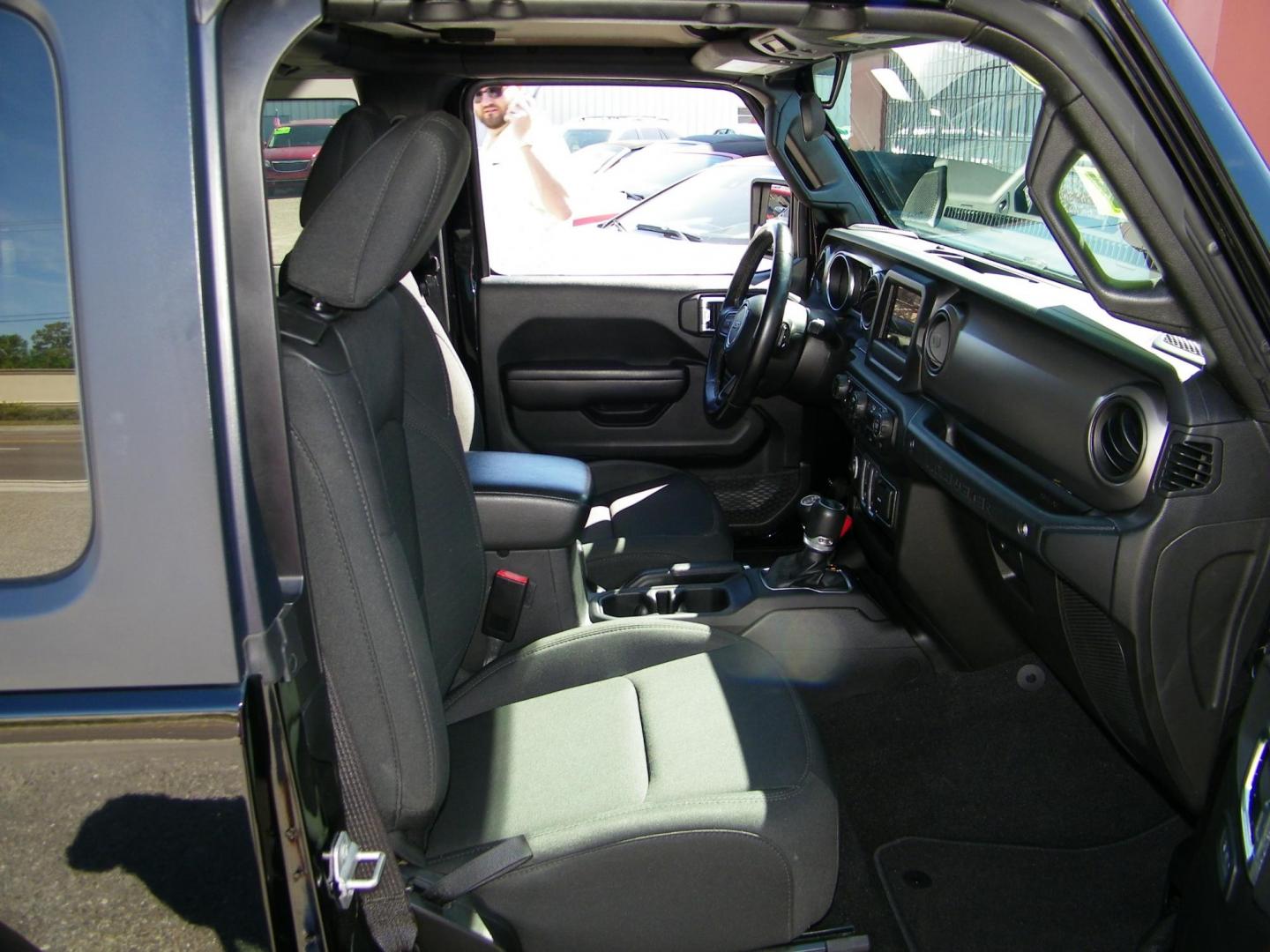 2021 Black /Black Jeep Wrangler Sport (1C4GJXAN2MW) with an 2.0L L4 DOHC 16V TURBO engine, Automatic transmission, located at 4000 Bee Ridge Road, Sarasota, FL, 34233, (941) 926-0300, 27.298664, -82.489151 - Photo#9