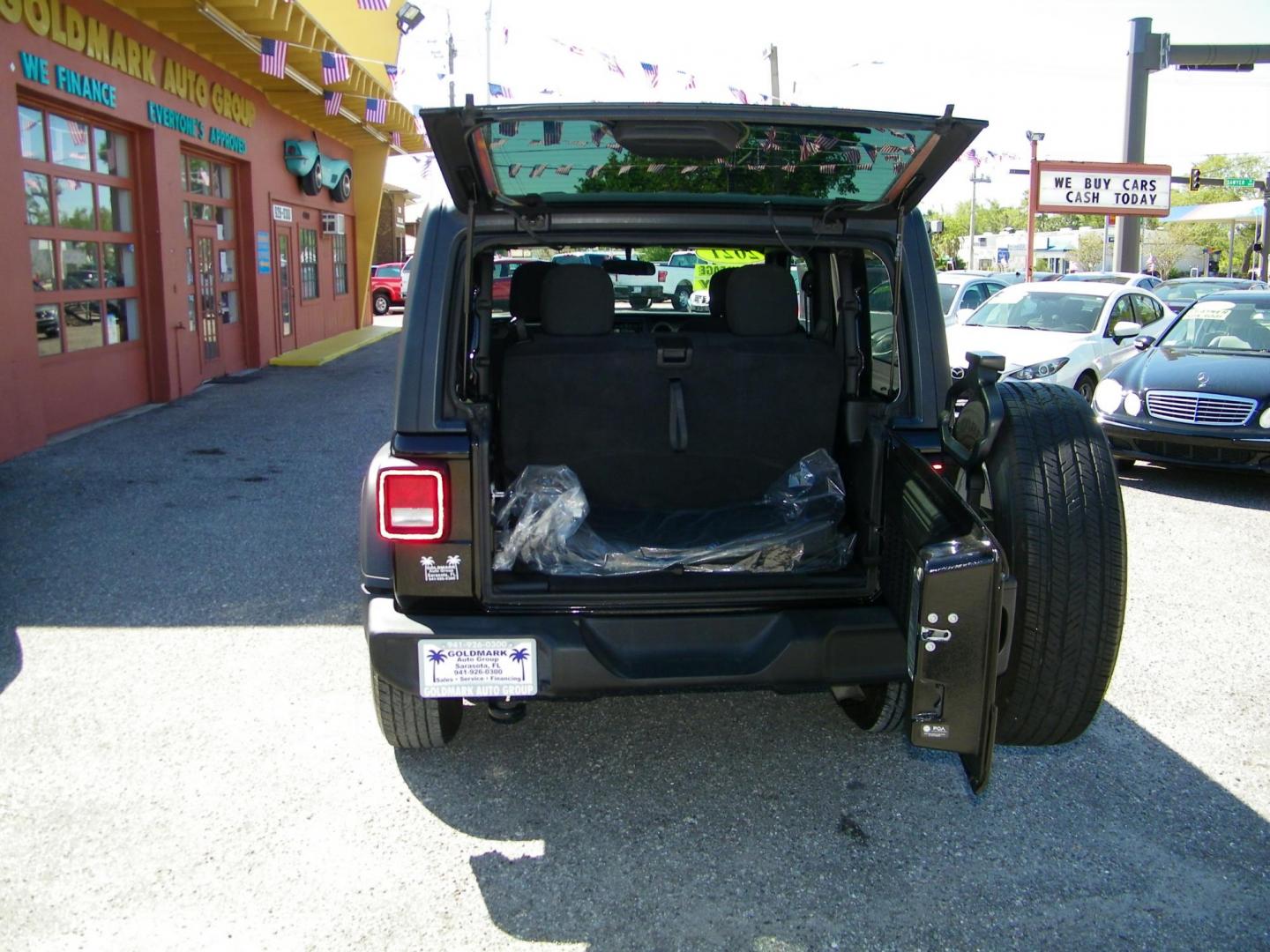 2021 Black /Black Jeep Wrangler Sport (1C4GJXAN2MW) with an 2.0L L4 DOHC 16V TURBO engine, Automatic transmission, located at 4000 Bee Ridge Road, Sarasota, FL, 34233, (941) 926-0300, 27.298664, -82.489151 - Photo#13