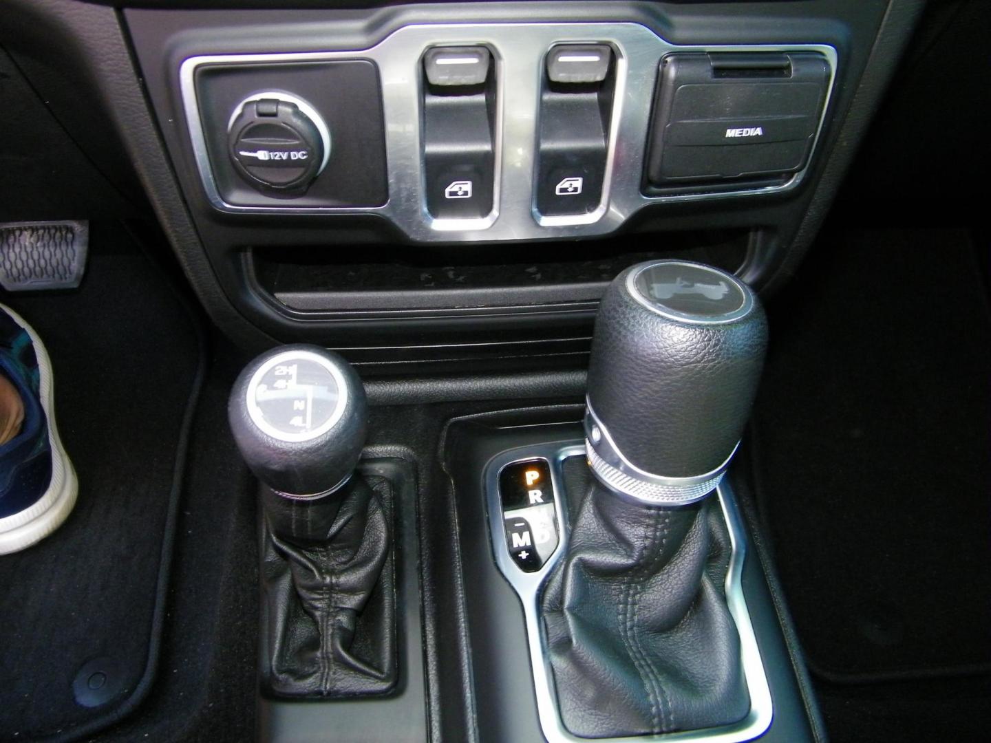 2021 Black /Black Jeep Wrangler Sport (1C4GJXAN2MW) with an 2.0L L4 DOHC 16V TURBO engine, Automatic transmission, located at 4000 Bee Ridge Road, Sarasota, FL, 34233, (941) 926-0300, 27.298664, -82.489151 - Photo#19