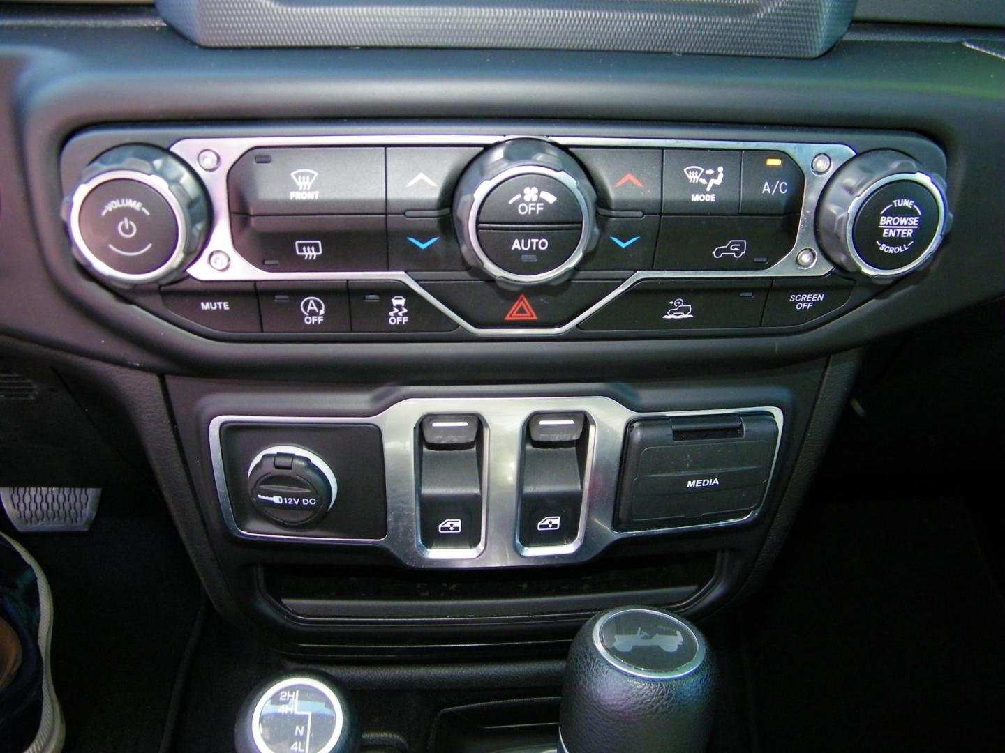 2021 Black /Black Jeep Wrangler Sport (1C4GJXAN2MW) with an 2.0L L4 DOHC 16V TURBO engine, Automatic transmission, located at 4000 Bee Ridge Road, Sarasota, FL, 34233, (941) 926-0300, 27.298664, -82.489151 - Photo#20