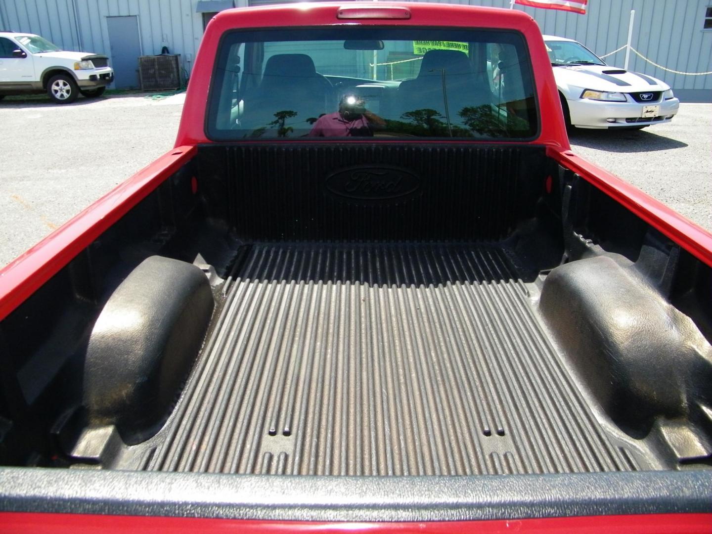 2006 Red /Gray Ford Ranger Sport SuperCab 2WD (1FTYR14U96P) with an 3.0L V6 OHV 12V engine, Automatic transmission, located at 4000 Bee Ridge Road, Sarasota, FL, 34233, (941) 926-0300, 27.298664, -82.489151 - Photo#4