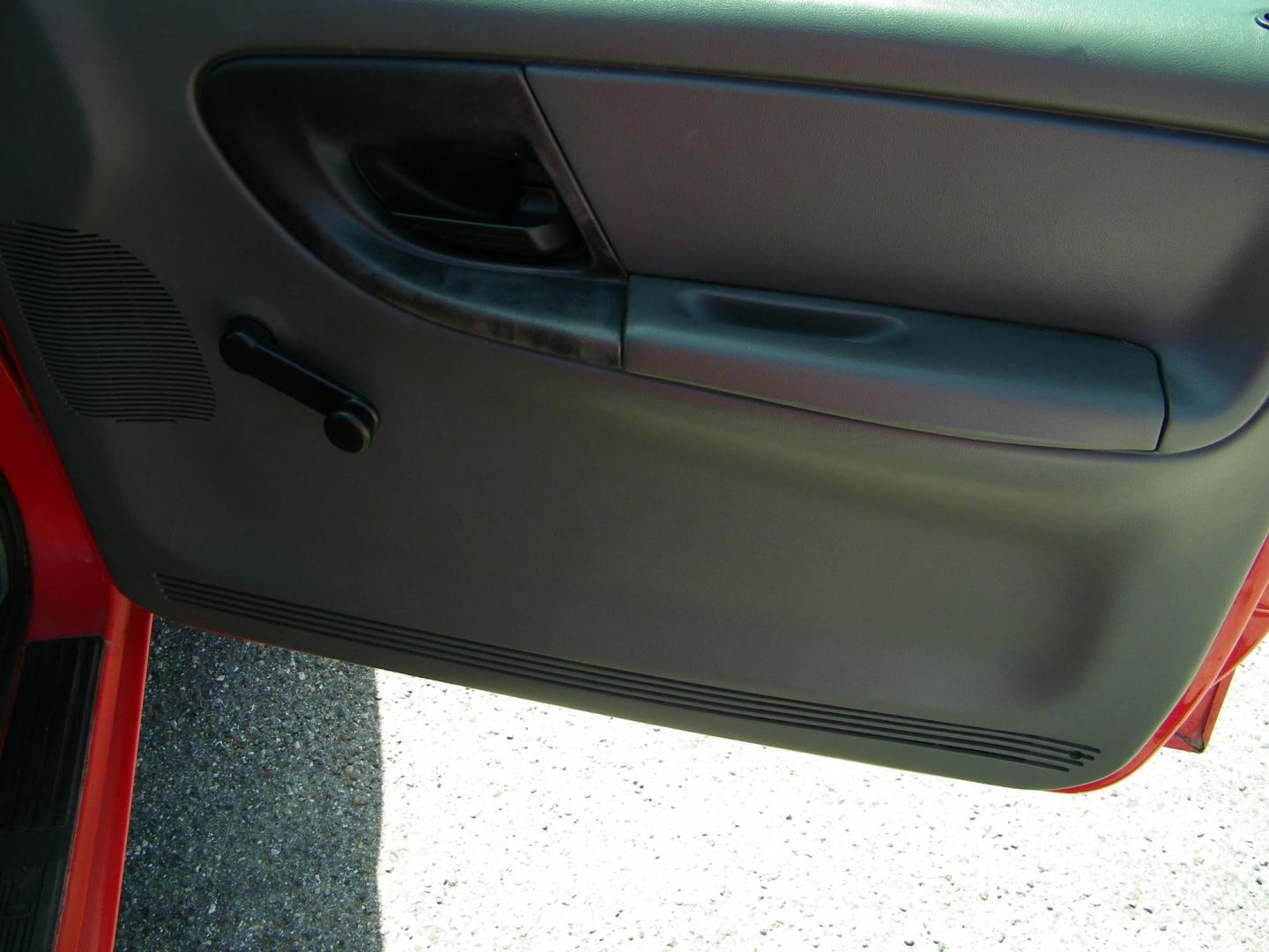 2006 Red /Gray Ford Ranger Sport SuperCab 2WD (1FTYR14U96P) with an 3.0L V6 OHV 12V engine, Automatic transmission, located at 4000 Bee Ridge Road, Sarasota, FL, 34233, (941) 926-0300, 27.298664, -82.489151 - Photo#11