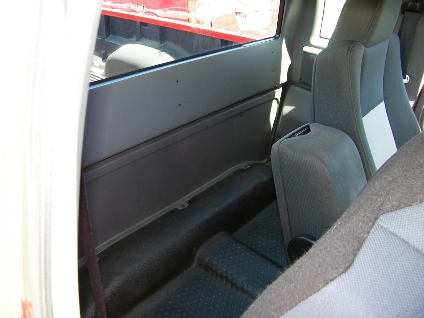 2006 Red /Gray Ford Ranger Sport SuperCab 2WD (1FTYR14U96P) with an 3.0L V6 OHV 12V engine, Automatic transmission, located at 4000 Bee Ridge Road, Sarasota, FL, 34233, (941) 926-0300, 27.298664, -82.489151 - Photo#13