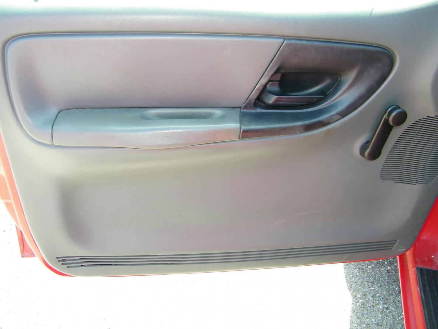 2006 Red /Gray Ford Ranger Sport SuperCab 2WD (1FTYR14U96P) with an 3.0L V6 OHV 12V engine, Automatic transmission, located at 4000 Bee Ridge Road, Sarasota, FL, 34233, (941) 926-0300, 27.298664, -82.489151 - Photo#14