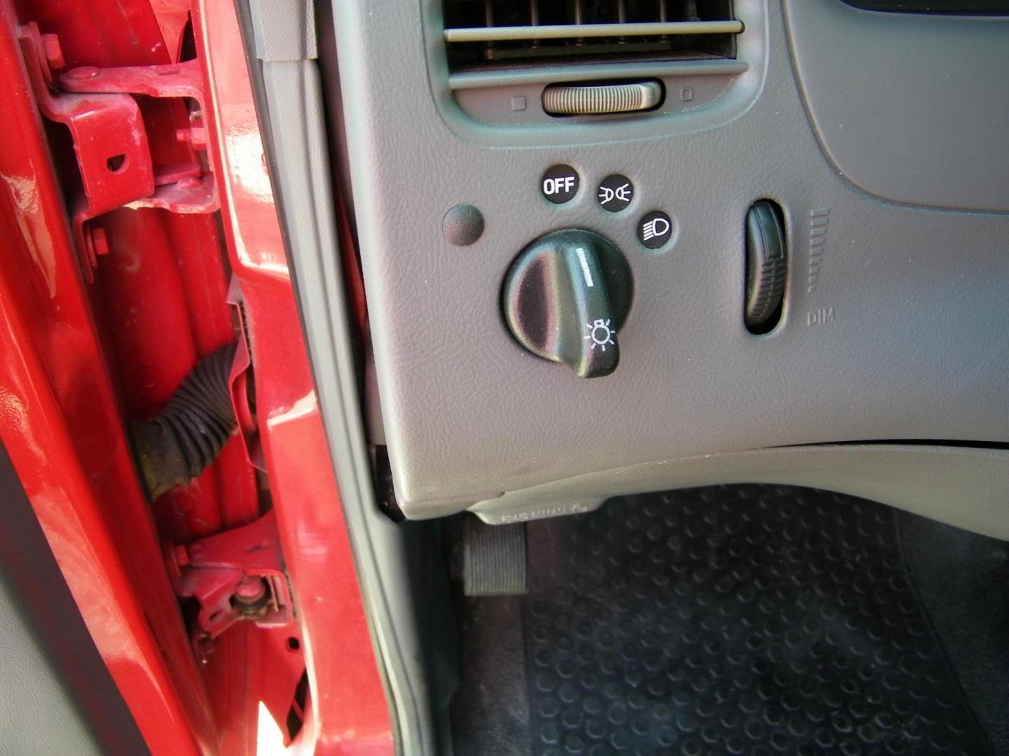 2006 Red /Gray Ford Ranger Sport SuperCab 2WD (1FTYR14U96P) with an 3.0L V6 OHV 12V engine, Automatic transmission, located at 4000 Bee Ridge Road, Sarasota, FL, 34233, (941) 926-0300, 27.298664, -82.489151 - Photo#16