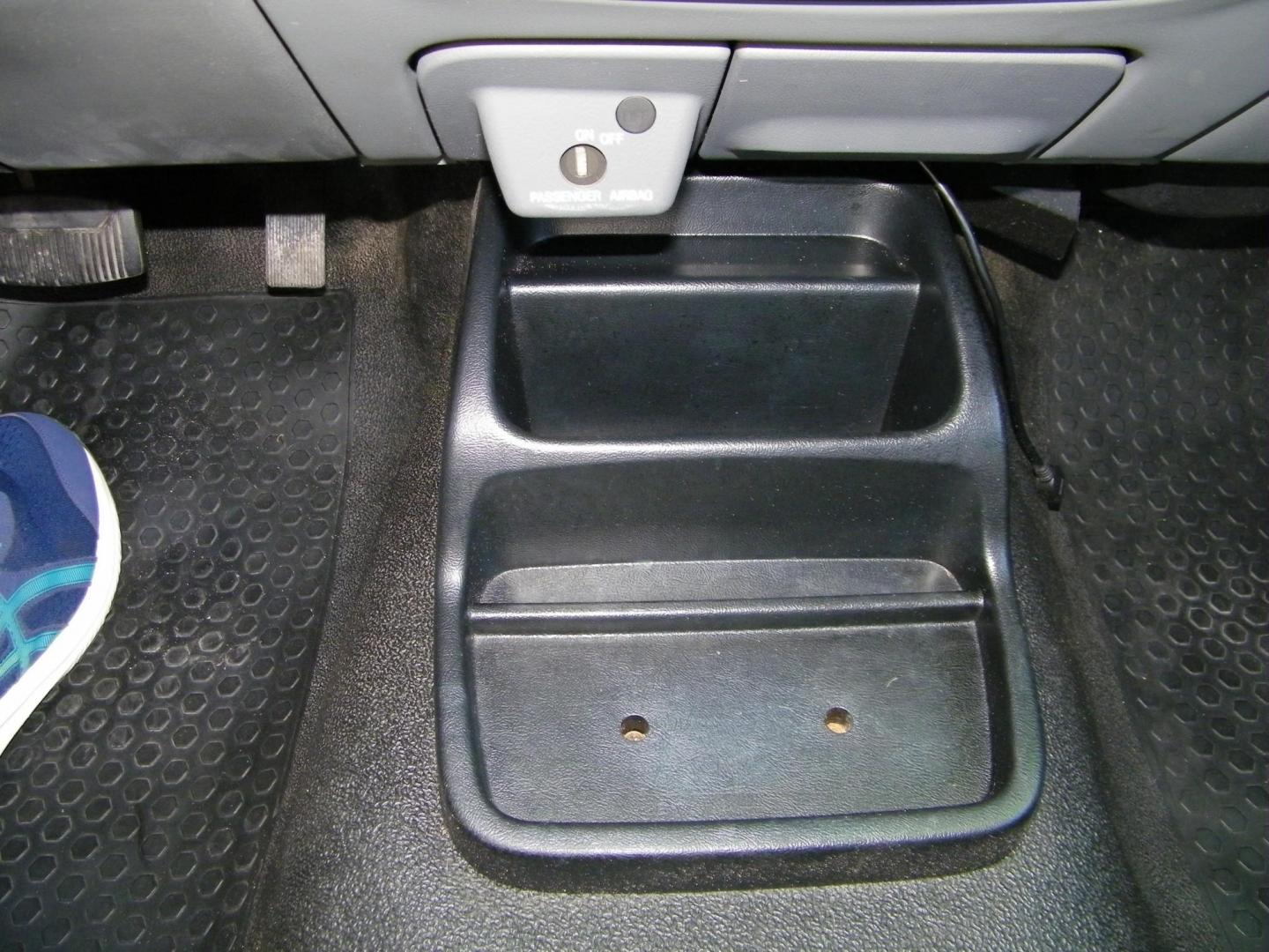 2006 Red /Gray Ford Ranger Sport SuperCab 2WD (1FTYR14U96P) with an 3.0L V6 OHV 12V engine, Automatic transmission, located at 4000 Bee Ridge Road, Sarasota, FL, 34233, (941) 926-0300, 27.298664, -82.489151 - Photo#18