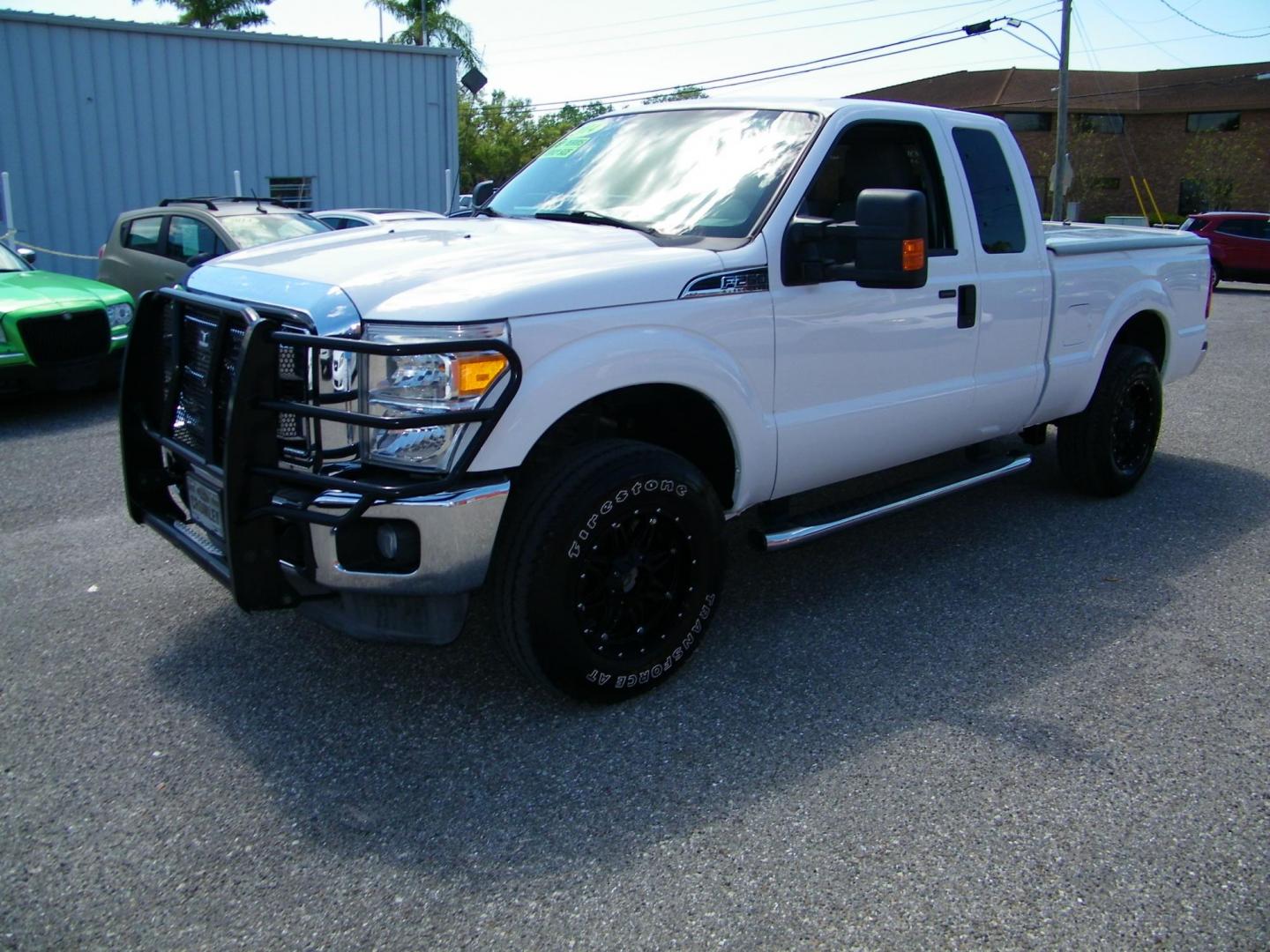 2014 White /Gray Ford F-250 SD XLT SuperCab Long Bed 4WD (1FT7X2B67EE) with an 6.2L V8 OHV 16V engine, 6-Speed Automatic transmission, located at 4000 Bee Ridge Road, Sarasota, FL, 34233, (941) 926-0300, 27.298664, -82.489151 - Photo#0
