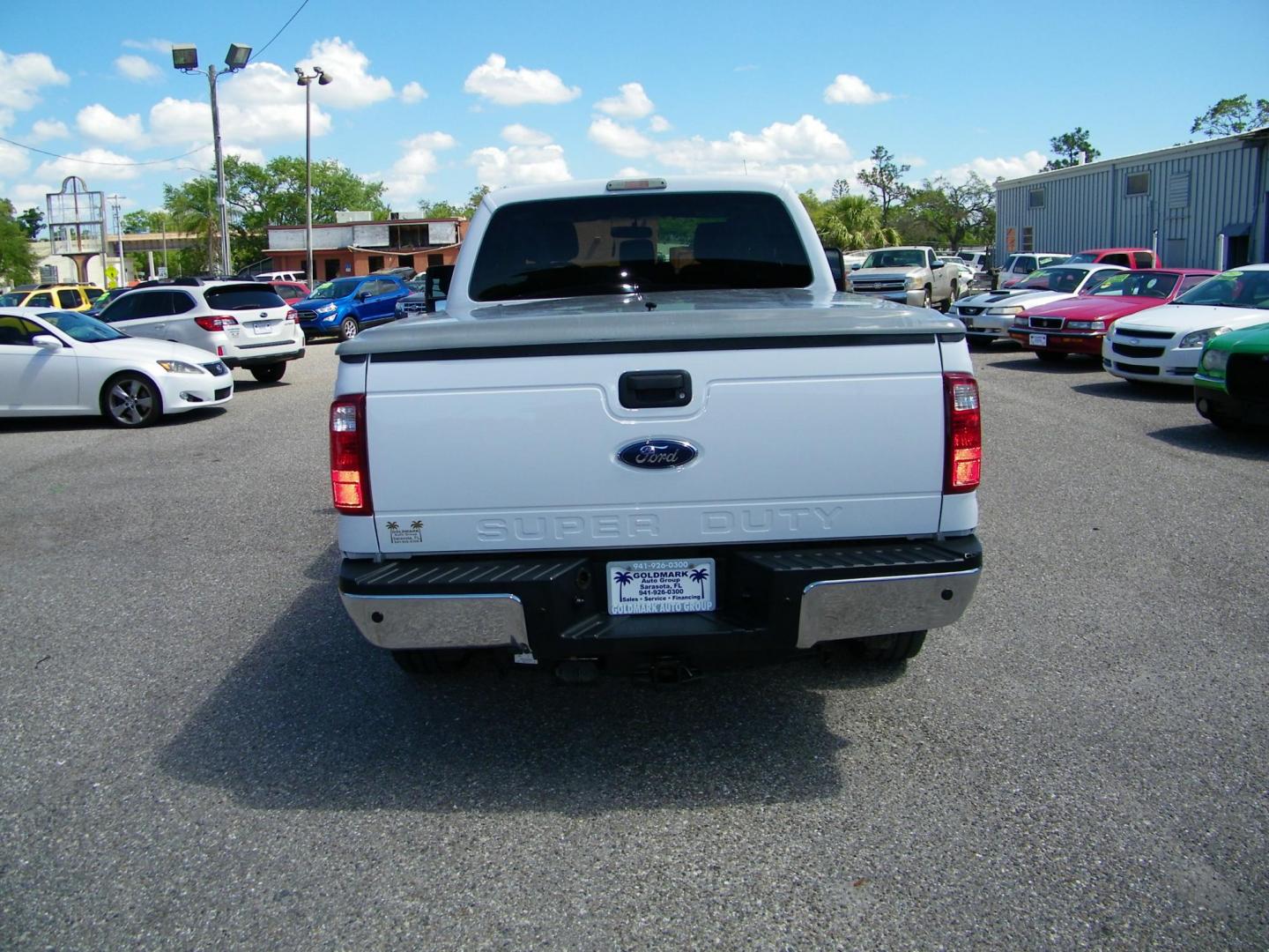 2014 White /Gray Ford F-250 SD XLT SuperCab Long Bed 4WD (1FT7X2B67EE) with an 6.2L V8 OHV 16V engine, 6-Speed Automatic transmission, located at 4000 Bee Ridge Road, Sarasota, FL, 34233, (941) 926-0300, 27.298664, -82.489151 - Photo#4