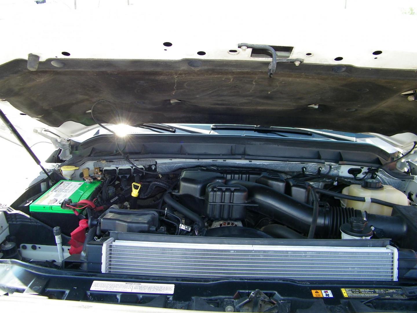 2014 White /Gray Ford F-250 SD XLT SuperCab Long Bed 4WD (1FT7X2B67EE) with an 6.2L V8 OHV 16V engine, 6-Speed Automatic transmission, located at 4000 Bee Ridge Road, Sarasota, FL, 34233, (941) 926-0300, 27.298664, -82.489151 - Photo#9