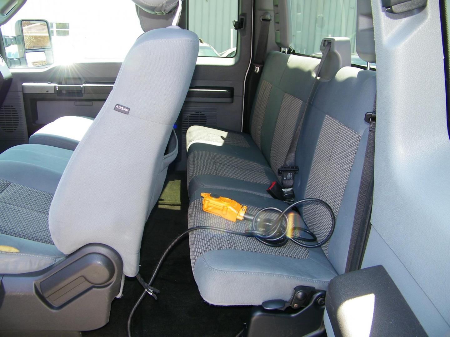 2014 White /Gray Ford F-250 SD XLT SuperCab Long Bed 4WD (1FT7X2B67EE) with an 6.2L V8 OHV 16V engine, 6-Speed Automatic transmission, located at 4000 Bee Ridge Road, Sarasota, FL, 34233, (941) 926-0300, 27.298664, -82.489151 - Photo#10