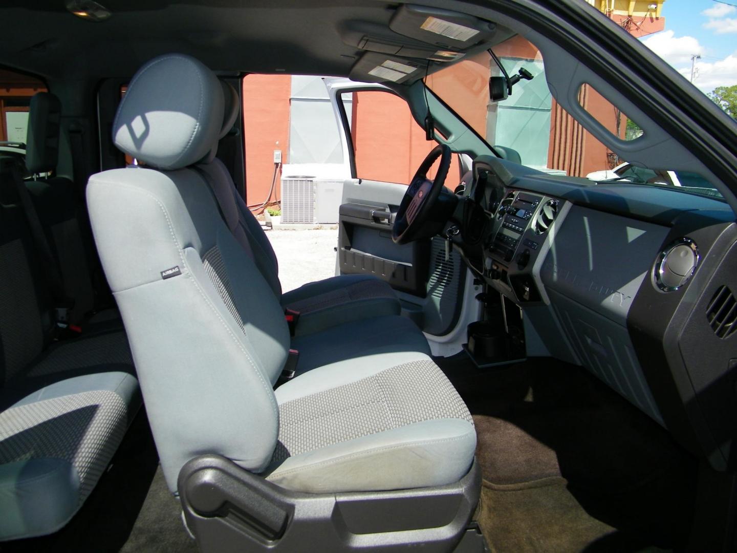 2014 White /Gray Ford F-250 SD XLT SuperCab Long Bed 4WD (1FT7X2B67EE) with an 6.2L V8 OHV 16V engine, 6-Speed Automatic transmission, located at 4000 Bee Ridge Road, Sarasota, FL, 34233, (941) 926-0300, 27.298664, -82.489151 - Photo#13