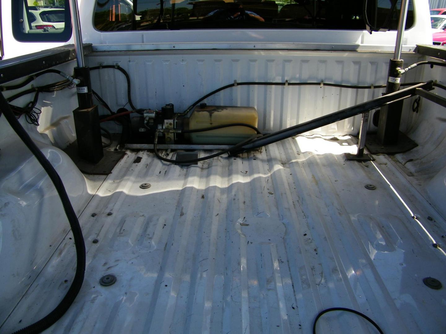 2014 White /Gray Ford F-250 SD XLT SuperCab Long Bed 4WD (1FT7X2B67EE) with an 6.2L V8 OHV 16V engine, 6-Speed Automatic transmission, located at 4000 Bee Ridge Road, Sarasota, FL, 34233, (941) 926-0300, 27.298664, -82.489151 - Photo#19