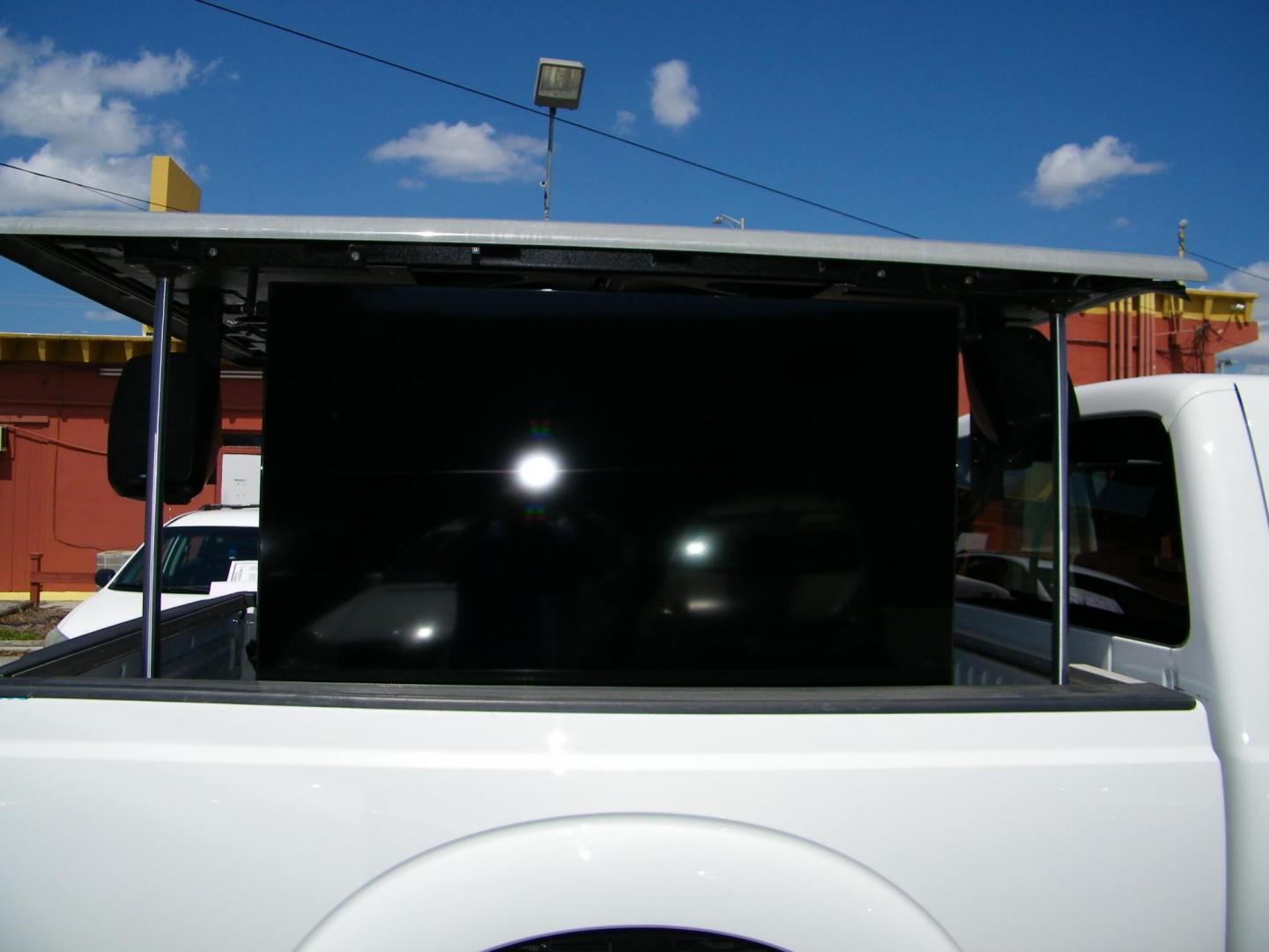 2014 White /Gray Ford F-250 SD XLT SuperCab Long Bed 4WD (1FT7X2B67EE) with an 6.2L V8 OHV 16V engine, 6-Speed Automatic transmission, located at 4000 Bee Ridge Road, Sarasota, FL, 34233, (941) 926-0300, 27.298664, -82.489151 - Photo#21