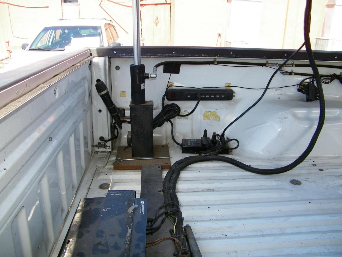 2014 White /Gray Ford F-250 SD XLT SuperCab Long Bed 4WD (1FT7X2B67EE) with an 6.2L V8 OHV 16V engine, 6-Speed Automatic transmission, located at 4000 Bee Ridge Road, Sarasota, FL, 34233, (941) 926-0300, 27.298664, -82.489151 - Photo#22