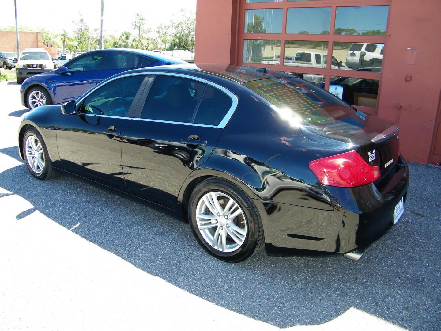 2013 Black /Black Infiniti G Sedan 37 Journey (JN1CV6AP0DM) with an 3.7L V6 DOHC 24V engine, 5-Speed Automatic transmission, located at 4000 Bee Ridge Road, Sarasota, FL, 34233, (941) 926-0300, 27.298664, -82.489151 - Photo#5