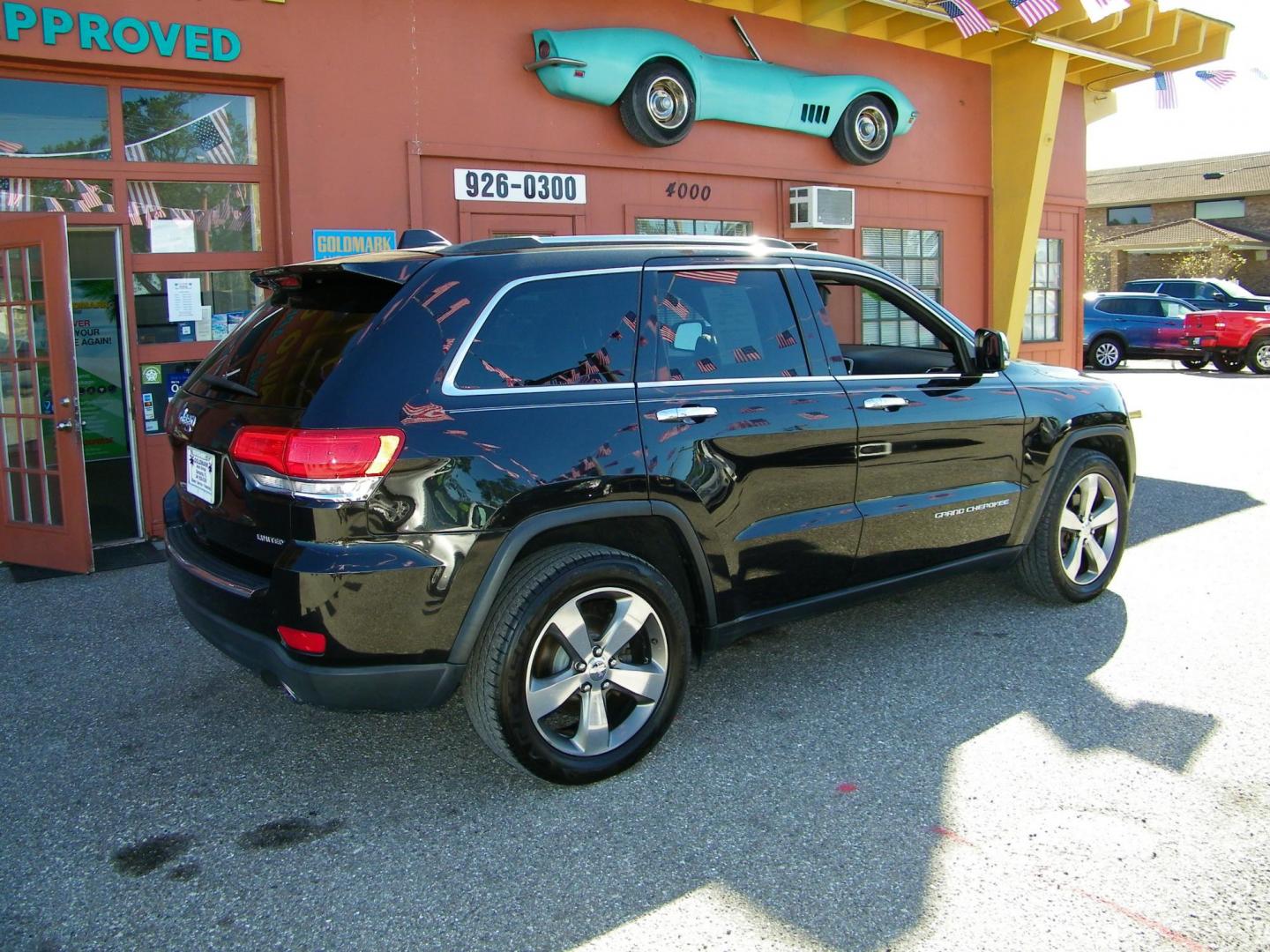 2015 Black /Black Jeep Grand Cherokee Limited 2WD (1C4RJEBG9FC) with an 3.6L V6 DOHC 24V engine, 8-Speed Automatic transmission, located at 4000 Bee Ridge Road, Sarasota, FL, 34233, (941) 926-0300, 27.298664, -82.489151 - Photo#4