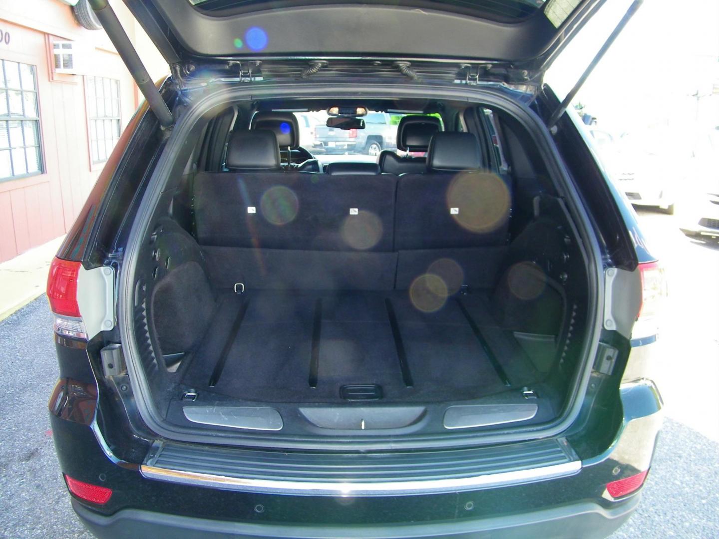 2015 Black /Black Jeep Grand Cherokee Limited 2WD (1C4RJEBG9FC) with an 3.6L V6 DOHC 24V engine, 8-Speed Automatic transmission, located at 4000 Bee Ridge Road, Sarasota, FL, 34233, (941) 926-0300, 27.298664, -82.489151 - Photo#16