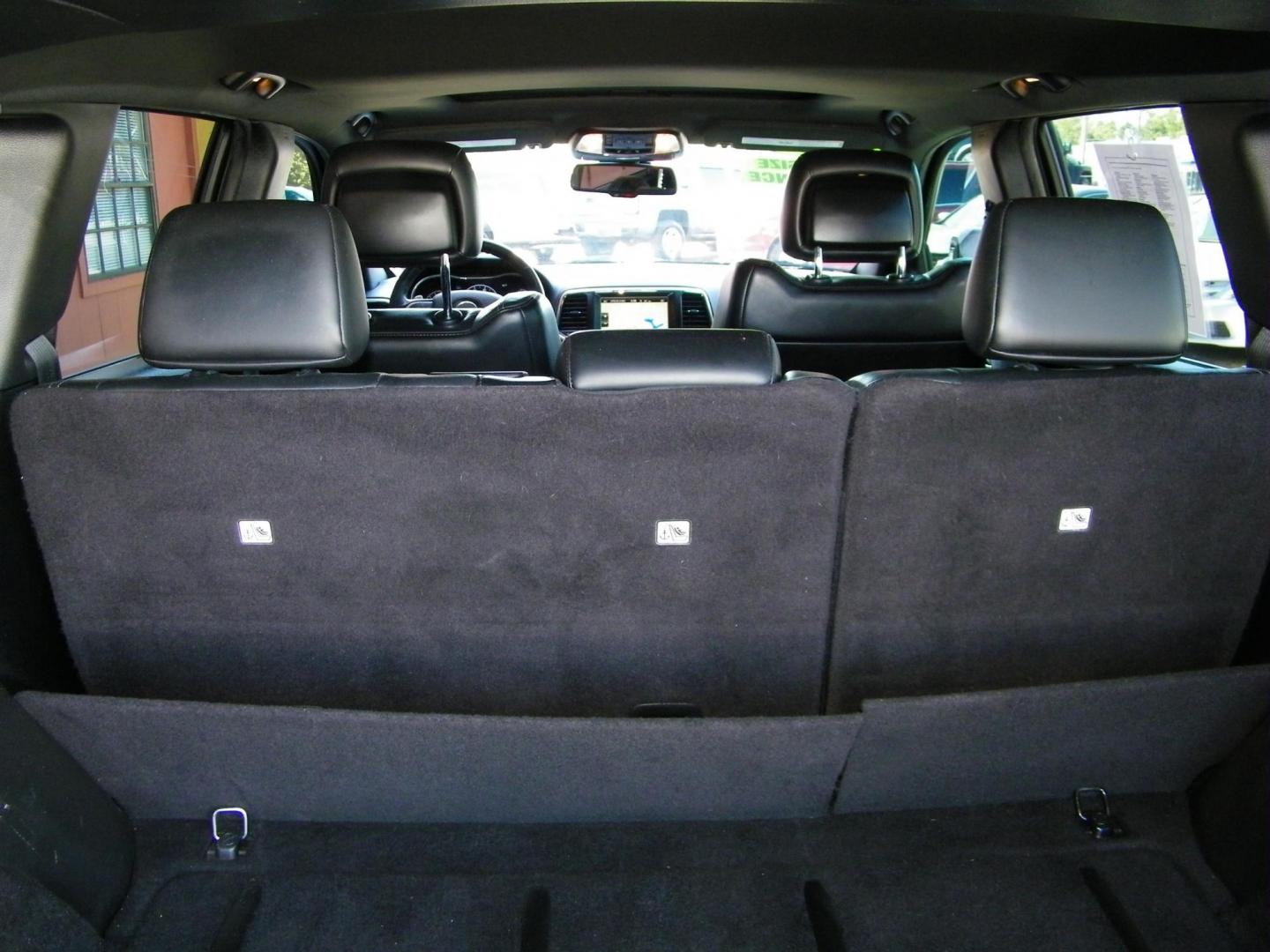 2015 Black /Black Jeep Grand Cherokee Limited 2WD (1C4RJEBG9FC) with an 3.6L V6 DOHC 24V engine, 8-Speed Automatic transmission, located at 4000 Bee Ridge Road, Sarasota, FL, 34233, (941) 926-0300, 27.298664, -82.489151 - Photo#18