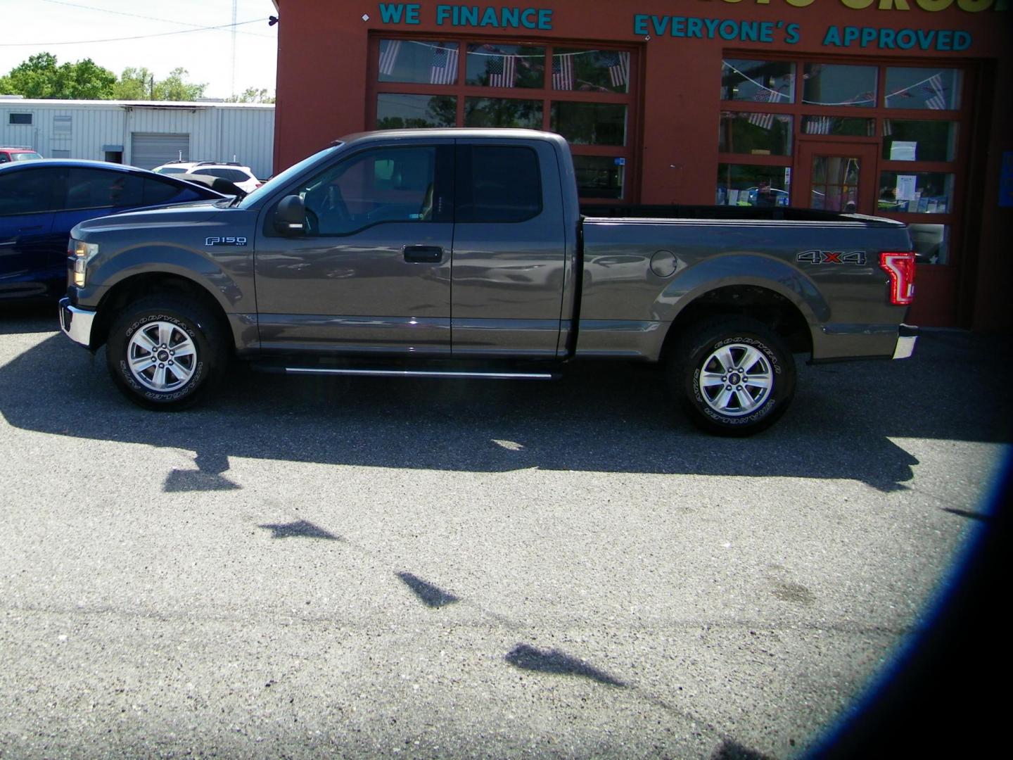 2015 Gray /Gray Ford F-150 Lariat SuperCab 6.5-ft. Bed 4WD (1FTEX1E89FK) with an 3.5L V6 DOHC 24V engine, 6-Speed Automatic transmission, located at 4000 Bee Ridge Road, Sarasota, FL, 34233, (941) 926-0300, 27.298664, -82.489151 - Photo#1