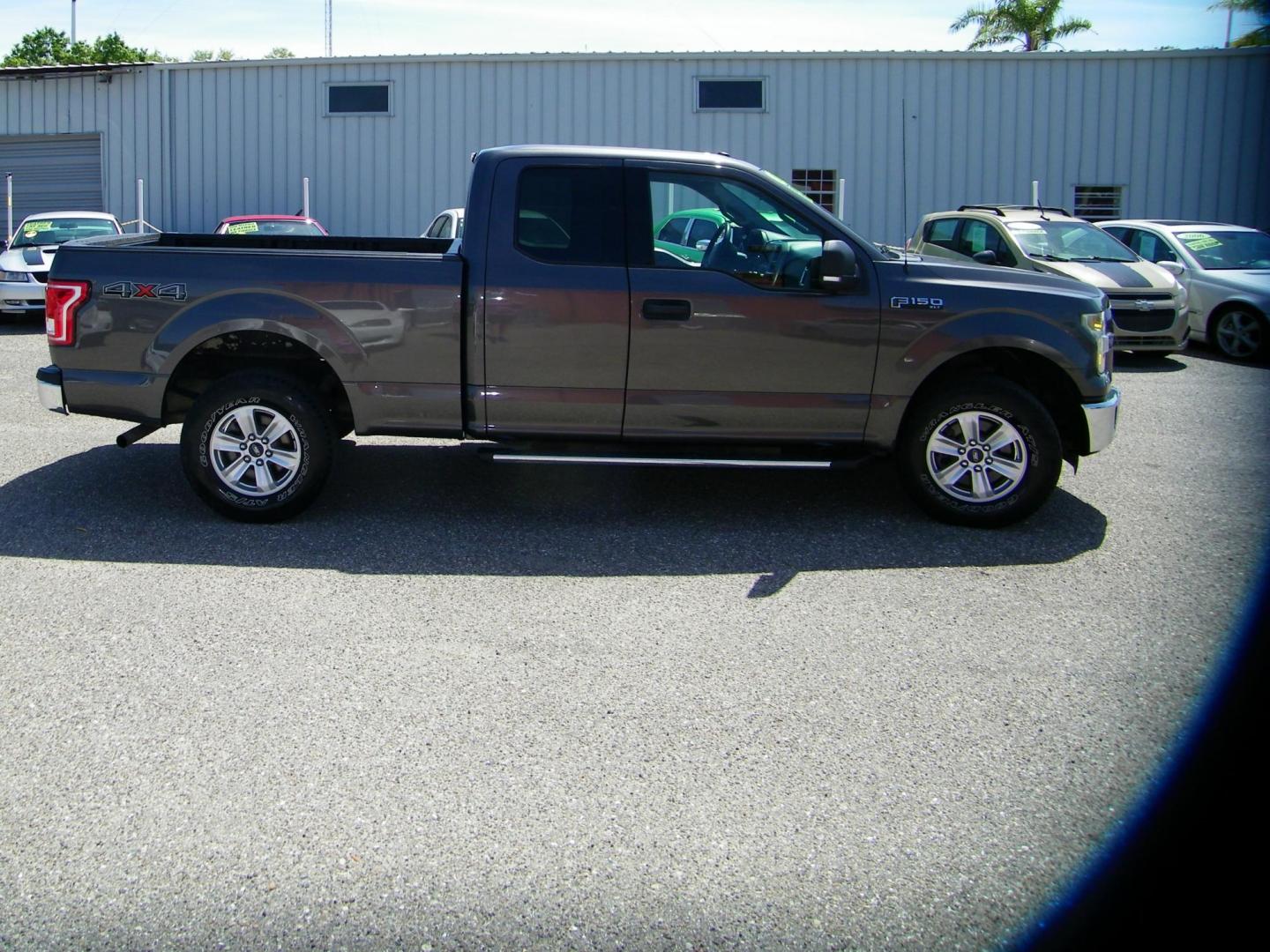 2015 Gray /Gray Ford F-150 Lariat SuperCab 6.5-ft. Bed 4WD (1FTEX1E89FK) with an 3.5L V6 DOHC 24V engine, 6-Speed Automatic transmission, located at 4000 Bee Ridge Road, Sarasota, FL, 34233, (941) 926-0300, 27.298664, -82.489151 - Photo#4