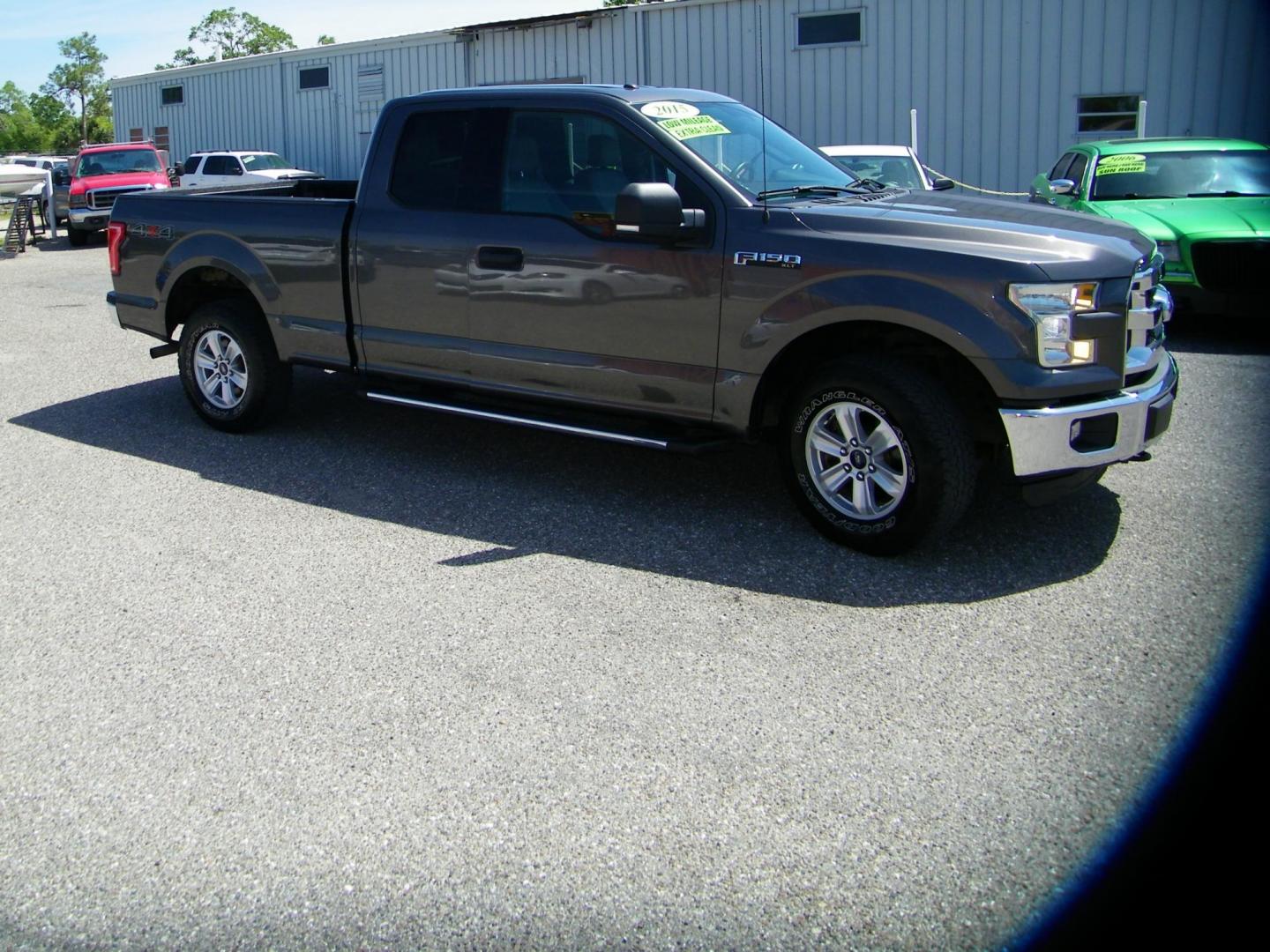 2015 Gray /Gray Ford F-150 Lariat SuperCab 6.5-ft. Bed 4WD (1FTEX1E89FK) with an 3.5L V6 DOHC 24V engine, 6-Speed Automatic transmission, located at 4000 Bee Ridge Road, Sarasota, FL, 34233, (941) 926-0300, 27.298664, -82.489151 - Photo#5