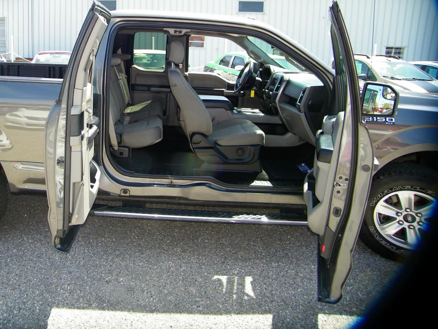 2015 Gray /Gray Ford F-150 Lariat SuperCab 6.5-ft. Bed 4WD (1FTEX1E89FK) with an 3.5L V6 DOHC 24V engine, 6-Speed Automatic transmission, located at 4000 Bee Ridge Road, Sarasota, FL, 34233, (941) 926-0300, 27.298664, -82.489151 - Photo#14