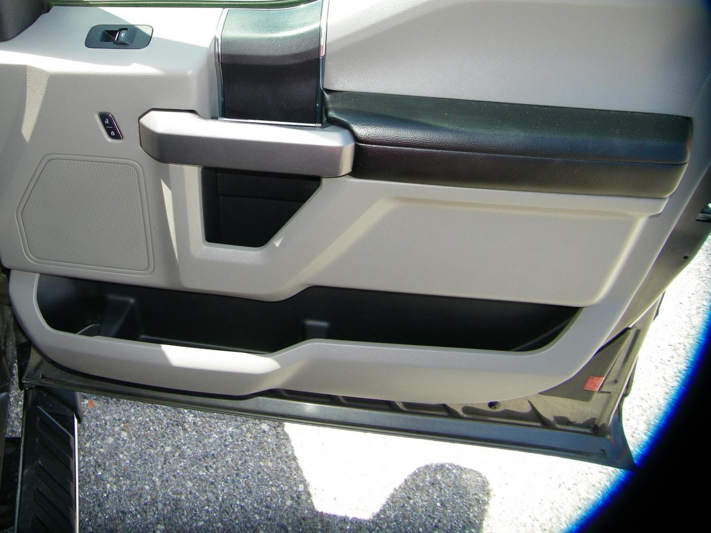 2015 Gray /Gray Ford F-150 Lariat SuperCab 6.5-ft. Bed 4WD (1FTEX1E89FK) with an 3.5L V6 DOHC 24V engine, 6-Speed Automatic transmission, located at 4000 Bee Ridge Road, Sarasota, FL, 34233, (941) 926-0300, 27.298664, -82.489151 - Photo#12