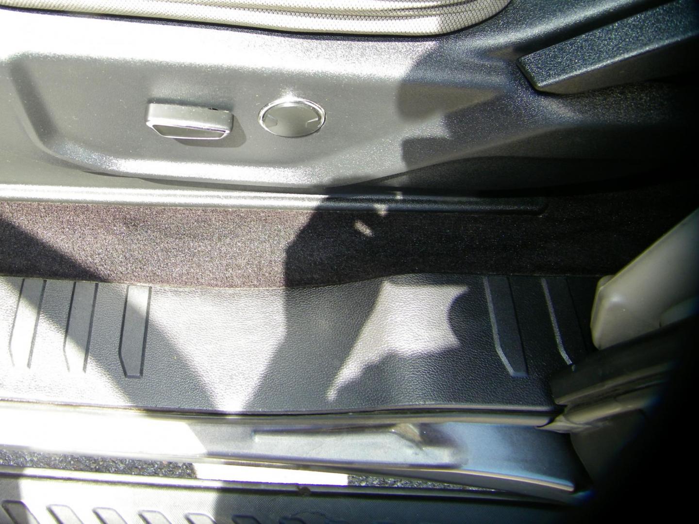 2015 Gray /Gray Ford F-150 Lariat SuperCab 6.5-ft. Bed 4WD (1FTEX1E89FK) with an 3.5L V6 DOHC 24V engine, 6-Speed Automatic transmission, located at 4000 Bee Ridge Road, Sarasota, FL, 34233, (941) 926-0300, 27.298664, -82.489151 - Photo#16