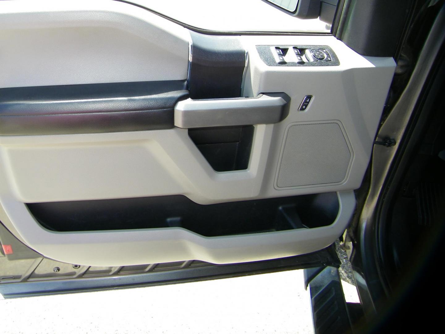 2015 Gray /Gray Ford F-150 Lariat SuperCab 6.5-ft. Bed 4WD (1FTEX1E89FK) with an 3.5L V6 DOHC 24V engine, 6-Speed Automatic transmission, located at 4000 Bee Ridge Road, Sarasota, FL, 34233, (941) 926-0300, 27.298664, -82.489151 - Photo#17