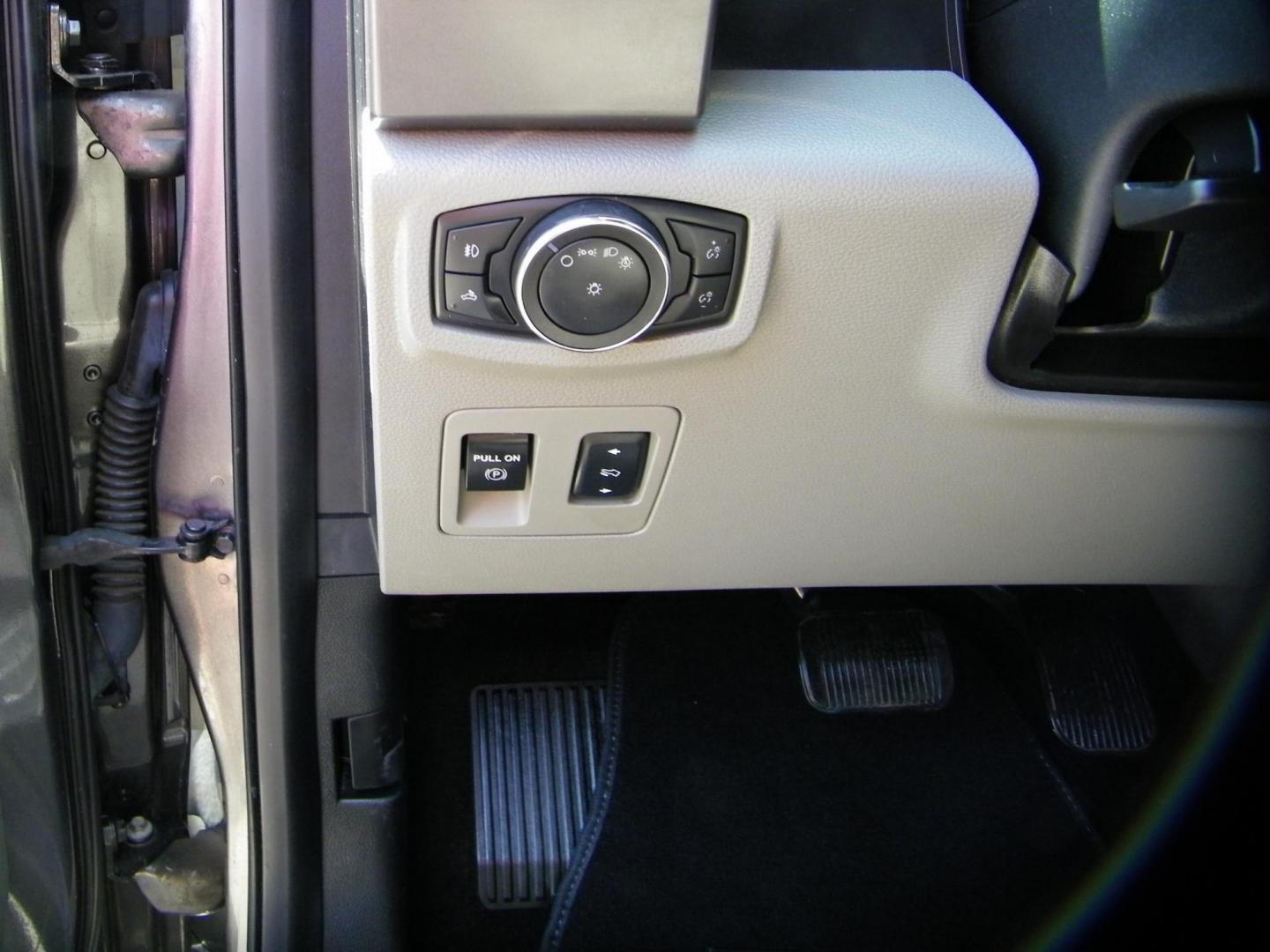 2015 Gray /Gray Ford F-150 Lariat SuperCab 6.5-ft. Bed 4WD (1FTEX1E89FK) with an 3.5L V6 DOHC 24V engine, 6-Speed Automatic transmission, located at 4000 Bee Ridge Road, Sarasota, FL, 34233, (941) 926-0300, 27.298664, -82.489151 - Photo#13