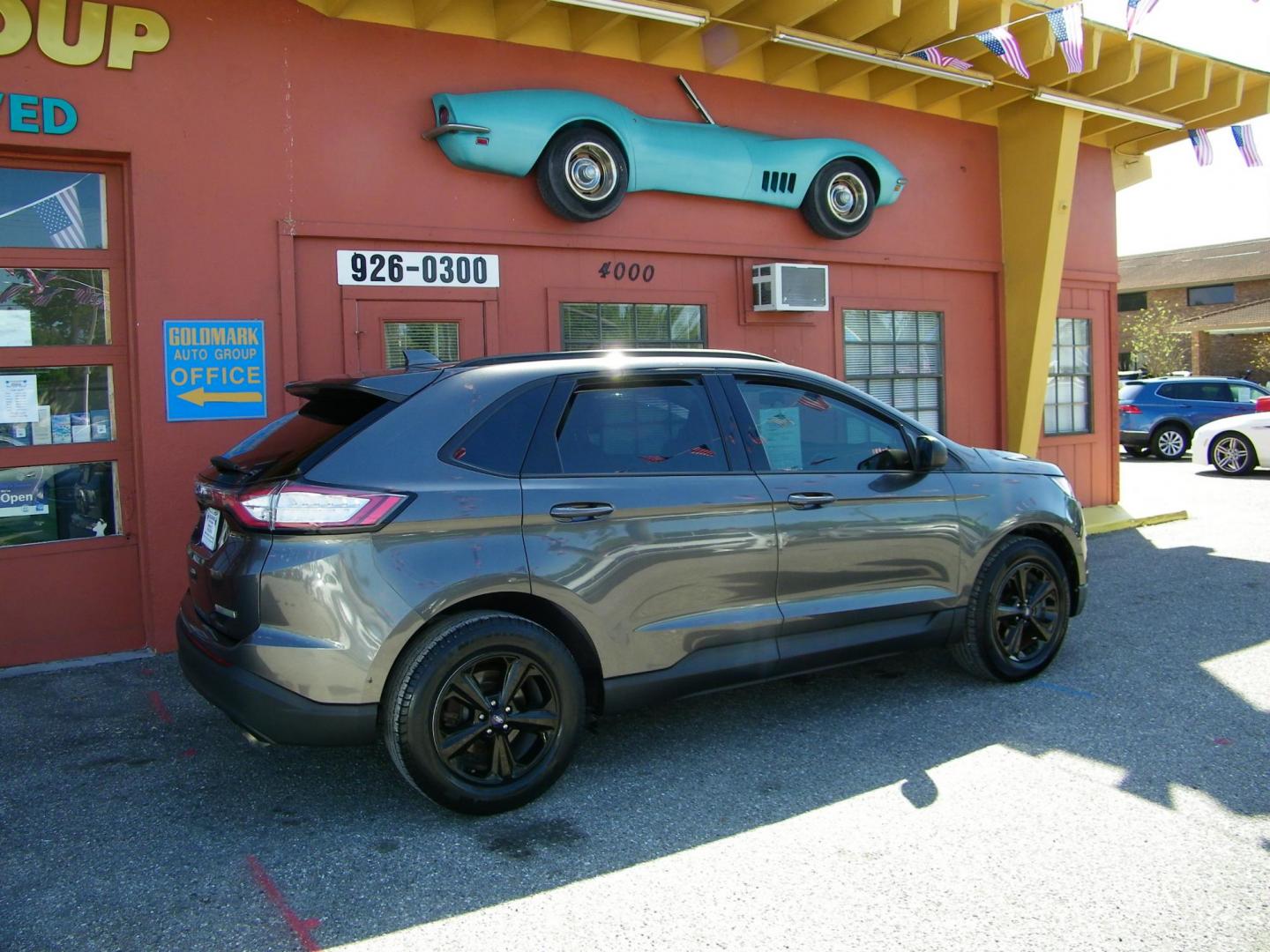 2018 Gray /Gray Ford Edge SE FWD (2FMPK3G97JB) with an 2.0L L4 DOHC 16V engine, 6A transmission, located at 4000 Bee Ridge Road, Sarasota, FL, 34233, (941) 926-0300, 27.298664, -82.489151 - Photo#4
