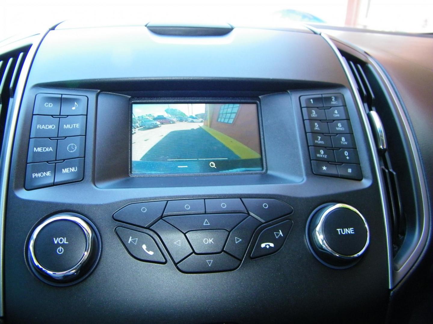 2018 Gray /Gray Ford Edge SE FWD (2FMPK3G97JB) with an 2.0L L4 DOHC 16V engine, 6A transmission, located at 4000 Bee Ridge Road, Sarasota, FL, 34233, (941) 926-0300, 27.298664, -82.489151 - Photo#7