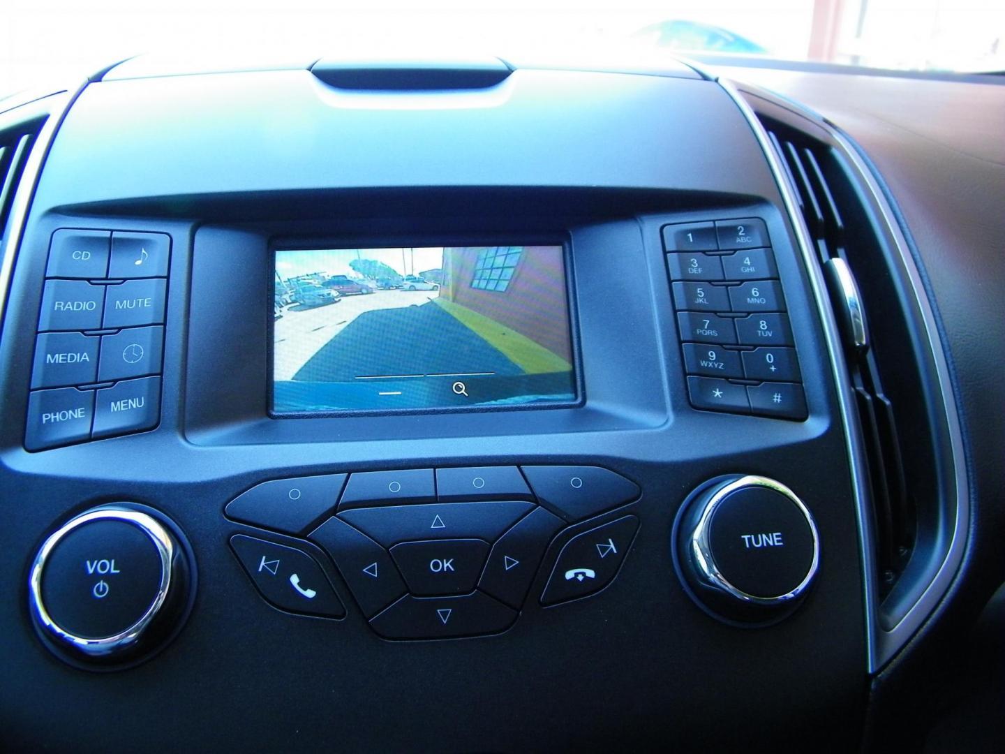 2018 Gray /Gray Ford Edge SE FWD (2FMPK3G97JB) with an 2.0L L4 DOHC 16V engine, 6A transmission, located at 4000 Bee Ridge Road, Sarasota, FL, 34233, (941) 926-0300, 27.298664, -82.489151 - Photo#8