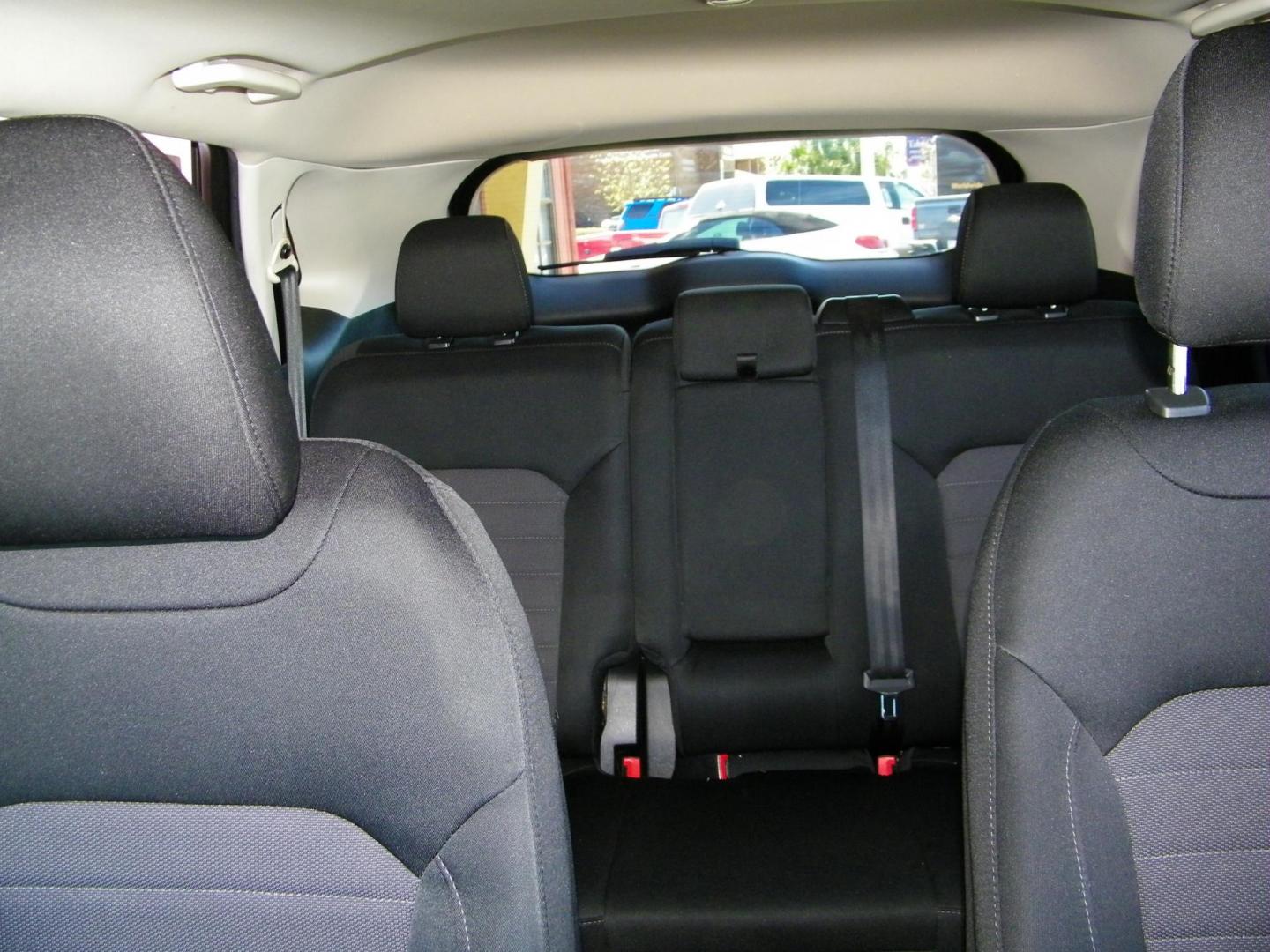 2018 Gray /Gray Ford Edge SE FWD (2FMPK3G97JB) with an 2.0L L4 DOHC 16V engine, 6A transmission, located at 4000 Bee Ridge Road, Sarasota, FL, 34233, (941) 926-0300, 27.298664, -82.489151 - Photo#9