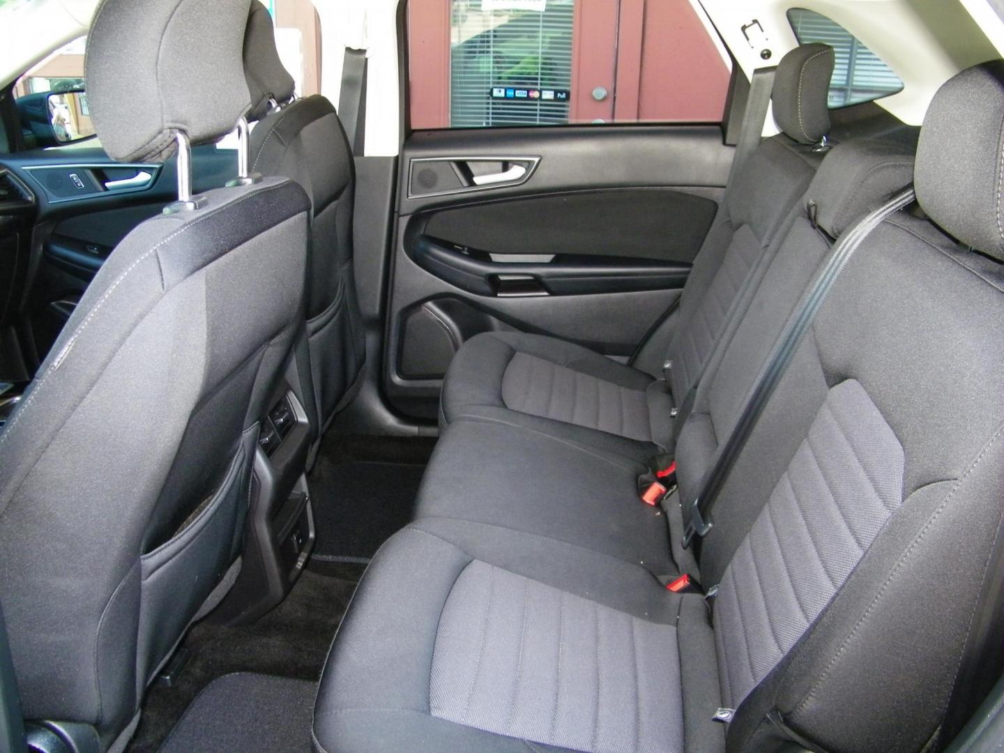 2018 Gray /Gray Ford Edge SE FWD (2FMPK3G97JB) with an 2.0L L4 DOHC 16V engine, 6A transmission, located at 4000 Bee Ridge Road, Sarasota, FL, 34233, (941) 926-0300, 27.298664, -82.489151 - Photo#10