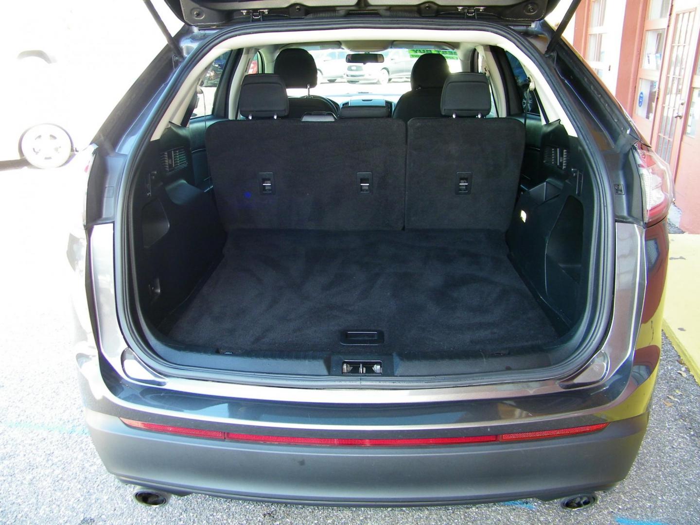 2018 Gray /Gray Ford Edge SE FWD (2FMPK3G97JB) with an 2.0L L4 DOHC 16V engine, 6A transmission, located at 4000 Bee Ridge Road, Sarasota, FL, 34233, (941) 926-0300, 27.298664, -82.489151 - Photo#13